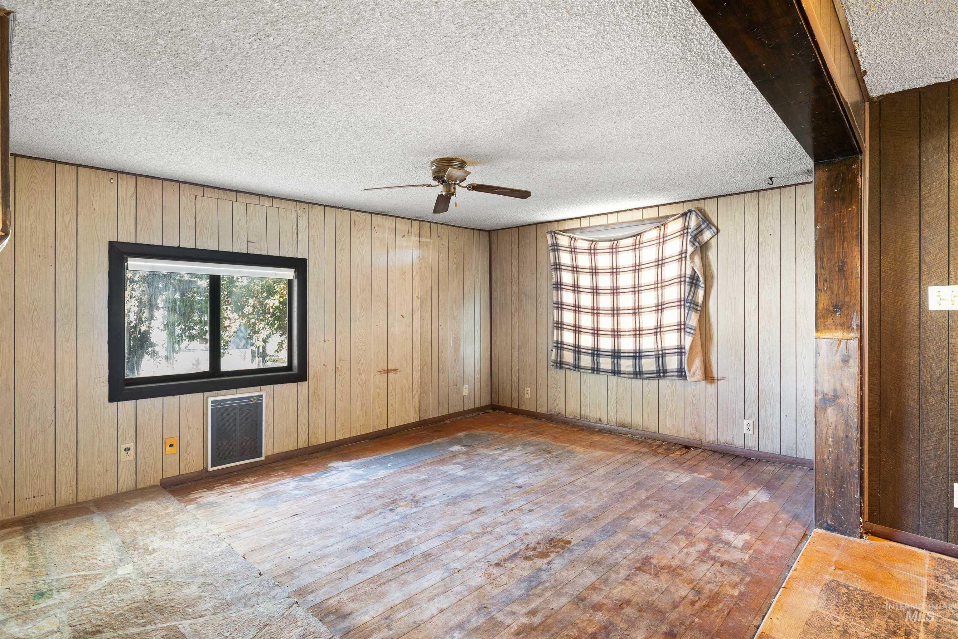 929 Sprague Avenue, Buhl, Idaho 83316, 3 Bedrooms, 2 Bathrooms, Residential For Sale, Price $199,900,MLS 98962438