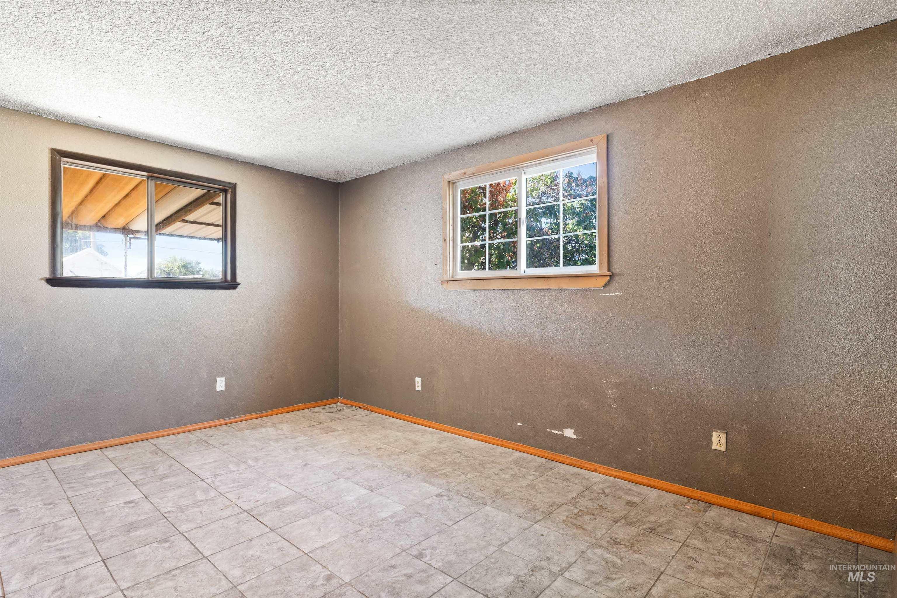 929 Sprague Avenue, Buhl, Idaho 83316, 3 Bedrooms, 2 Bathrooms, Residential For Sale, Price $199,900,MLS 98962438