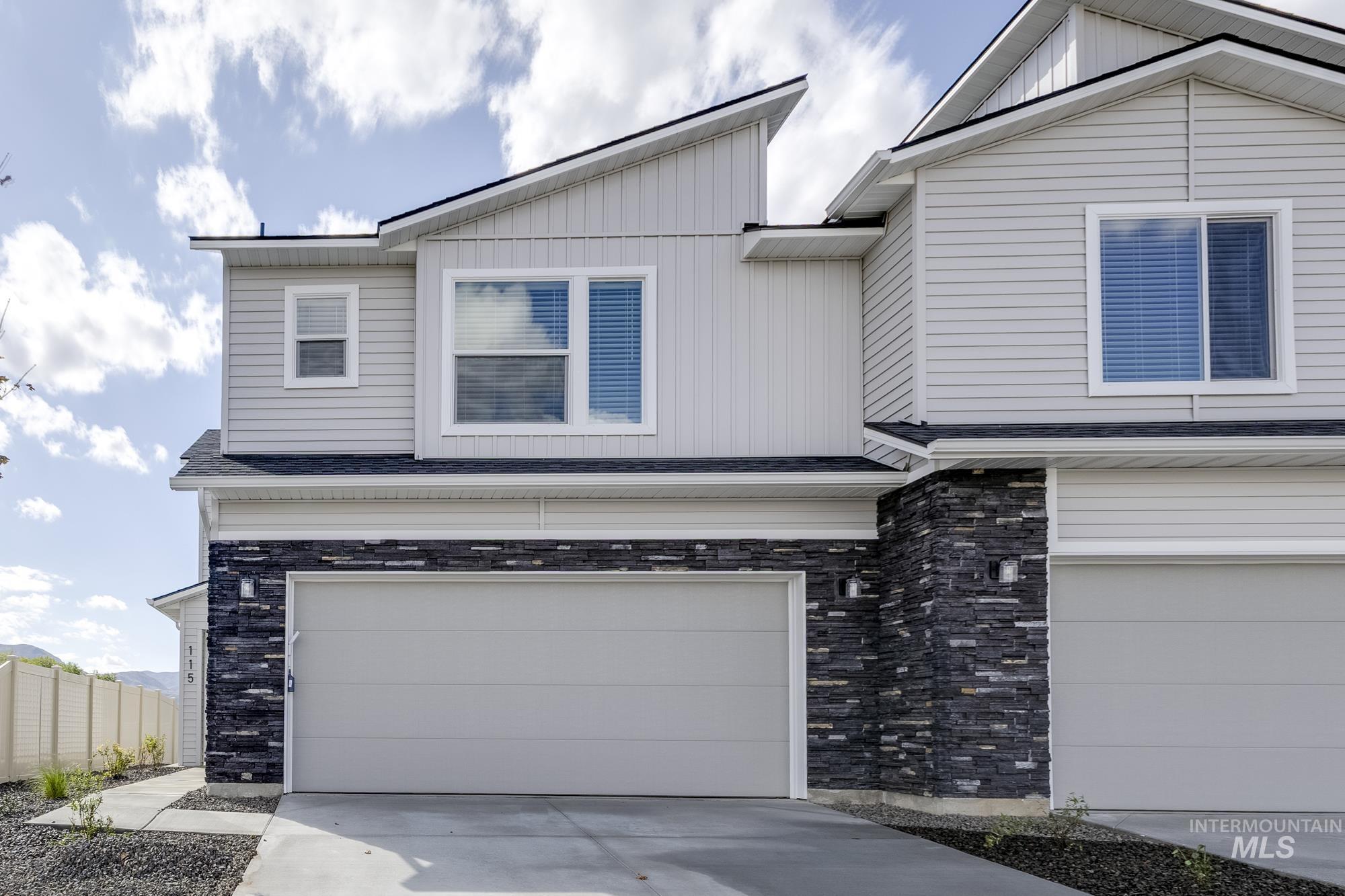 115 Caribou St, Horseshoe Bend, Idaho 83629, 3 Bedrooms, 2.5 Bathrooms, Residential For Sale, Price $319,990,MLS 98962442