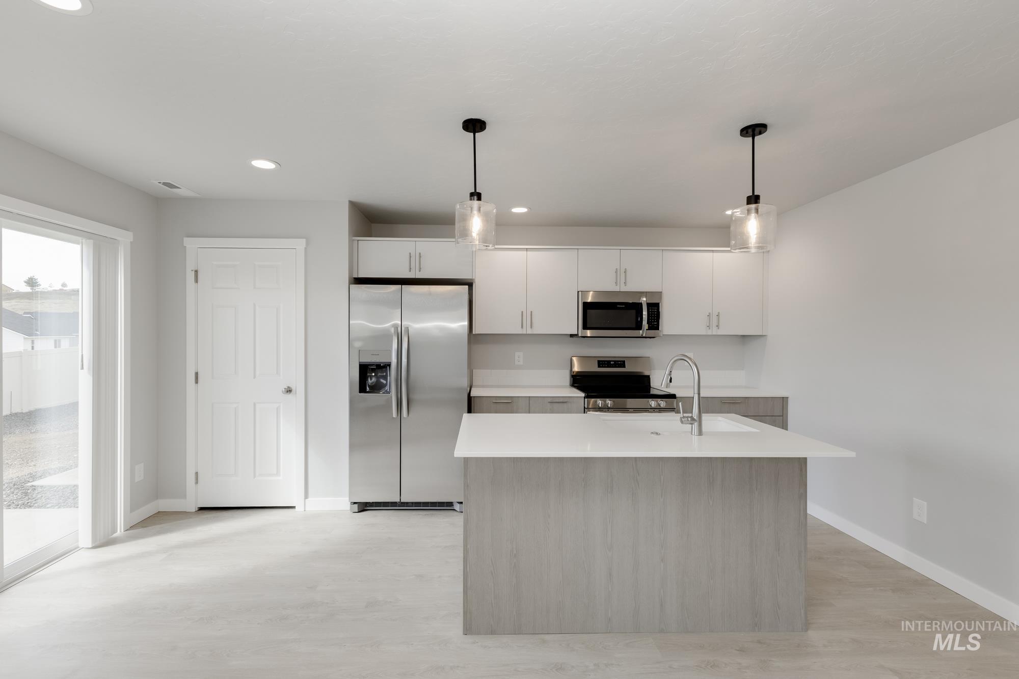 115 Caribou St, Horseshoe Bend, Idaho 83629, 3 Bedrooms, 2.5 Bathrooms, Residential For Sale, Price $319,990,MLS 98962442