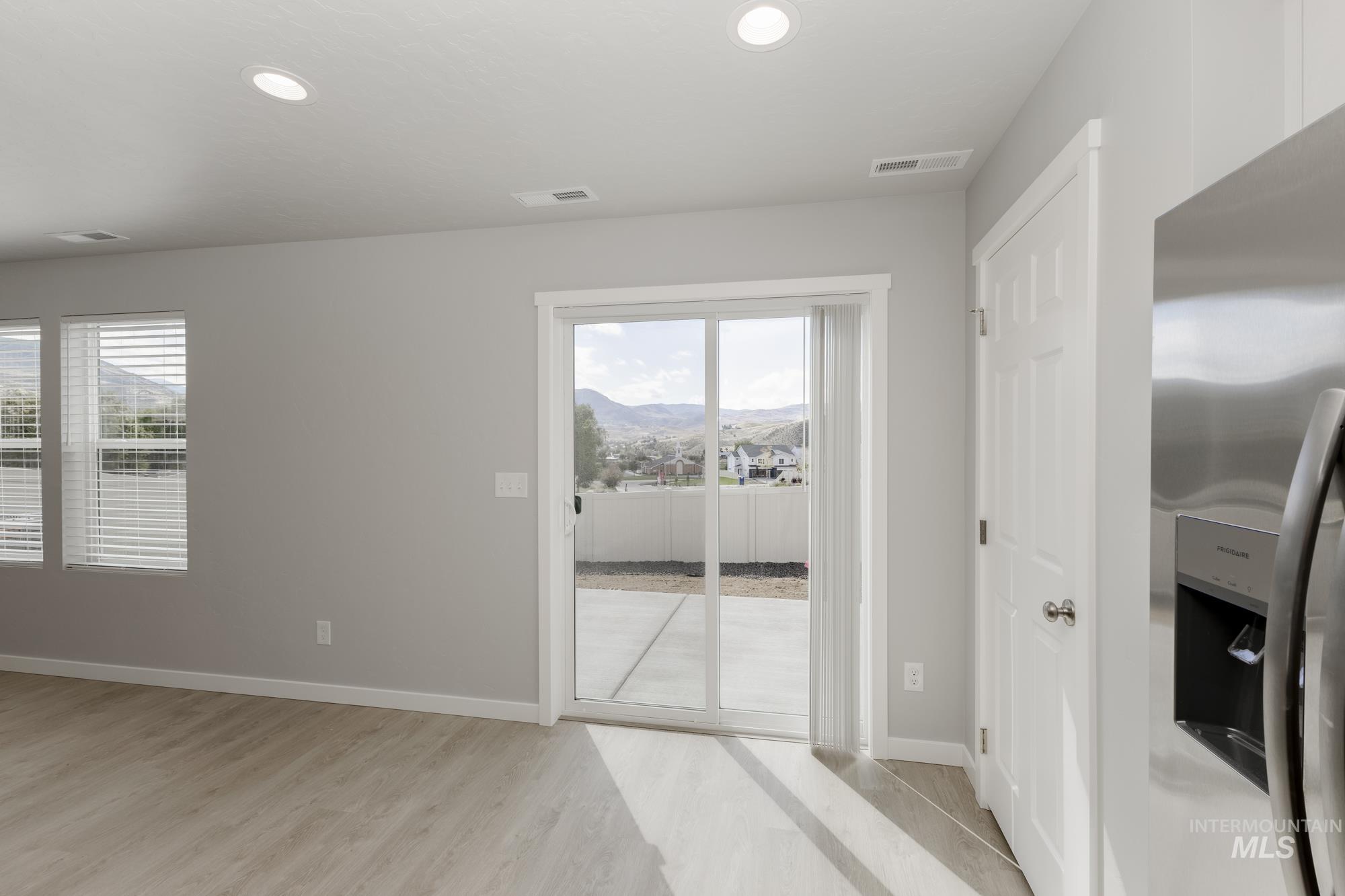 115 Caribou St, Horseshoe Bend, Idaho 83629, 3 Bedrooms, 2.5 Bathrooms, Residential For Sale, Price $319,990,MLS 98962442