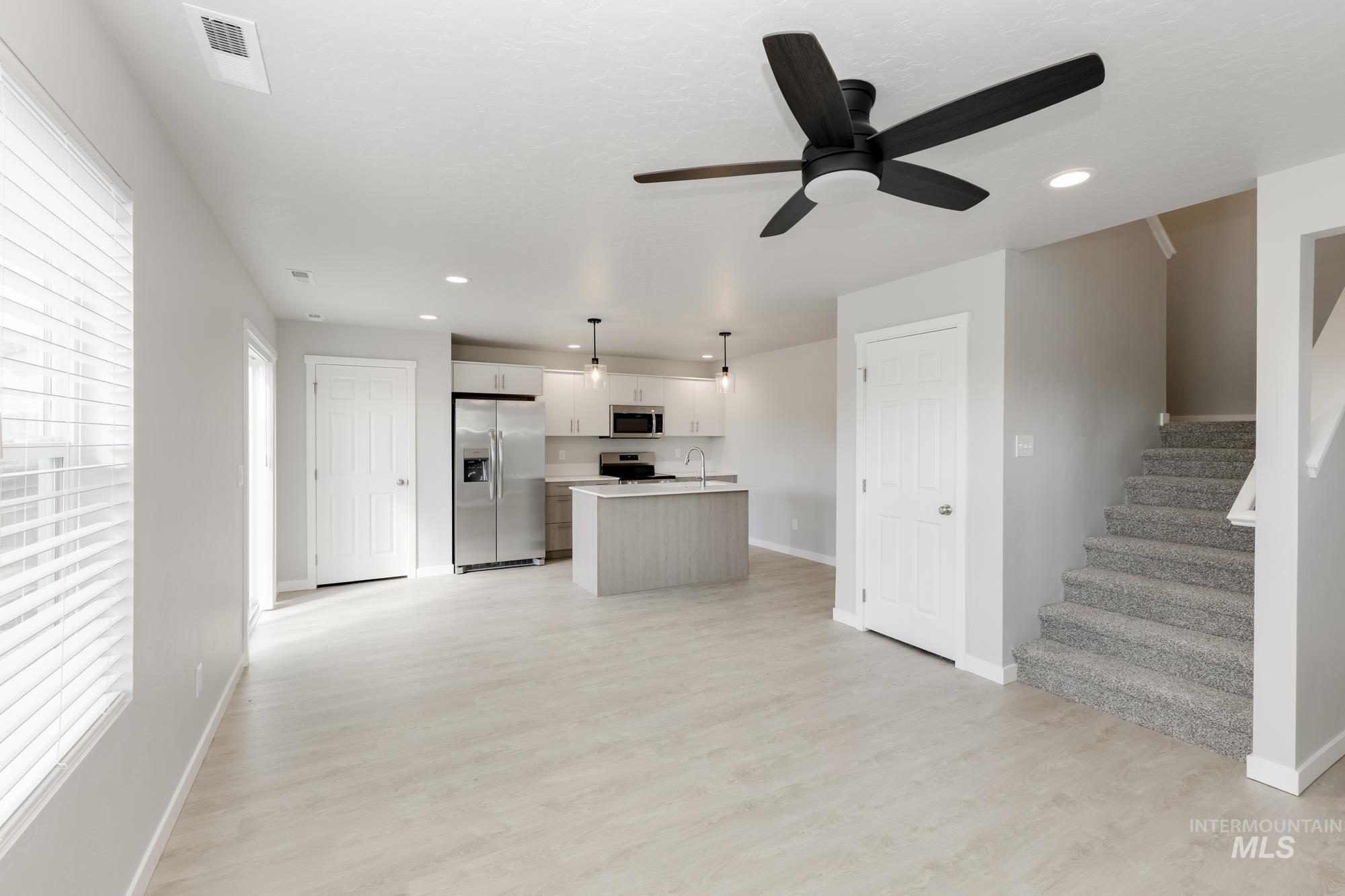 115 Caribou St, Horseshoe Bend, Idaho 83629, 3 Bedrooms, 2.5 Bathrooms, Residential For Sale, Price $319,990,MLS 98962442