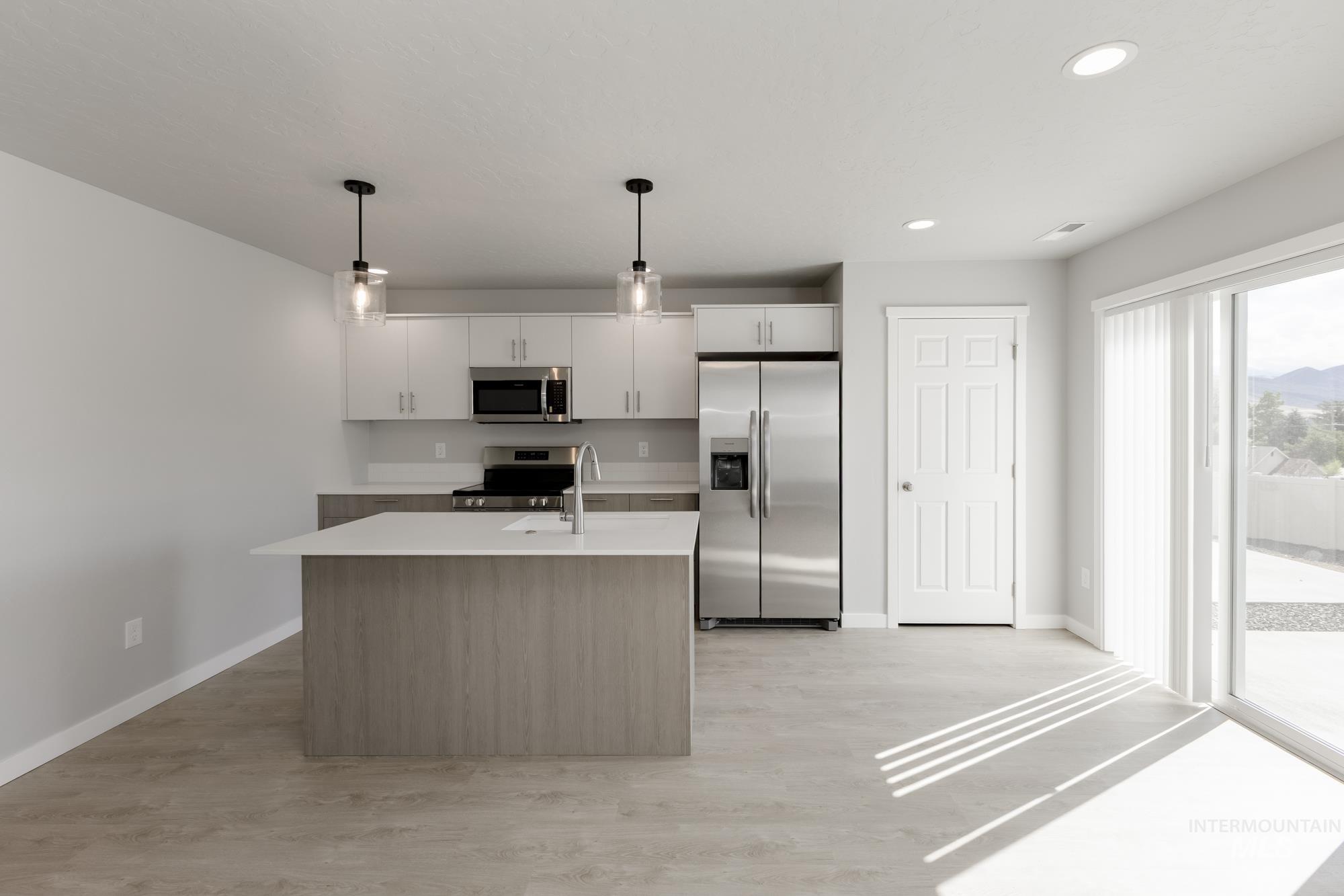 117 Caribou St, Horseshoe Bend, Idaho 83629, 3 Bedrooms, 2.5 Bathrooms, Residential For Sale, Price $317,990,MLS 98962443