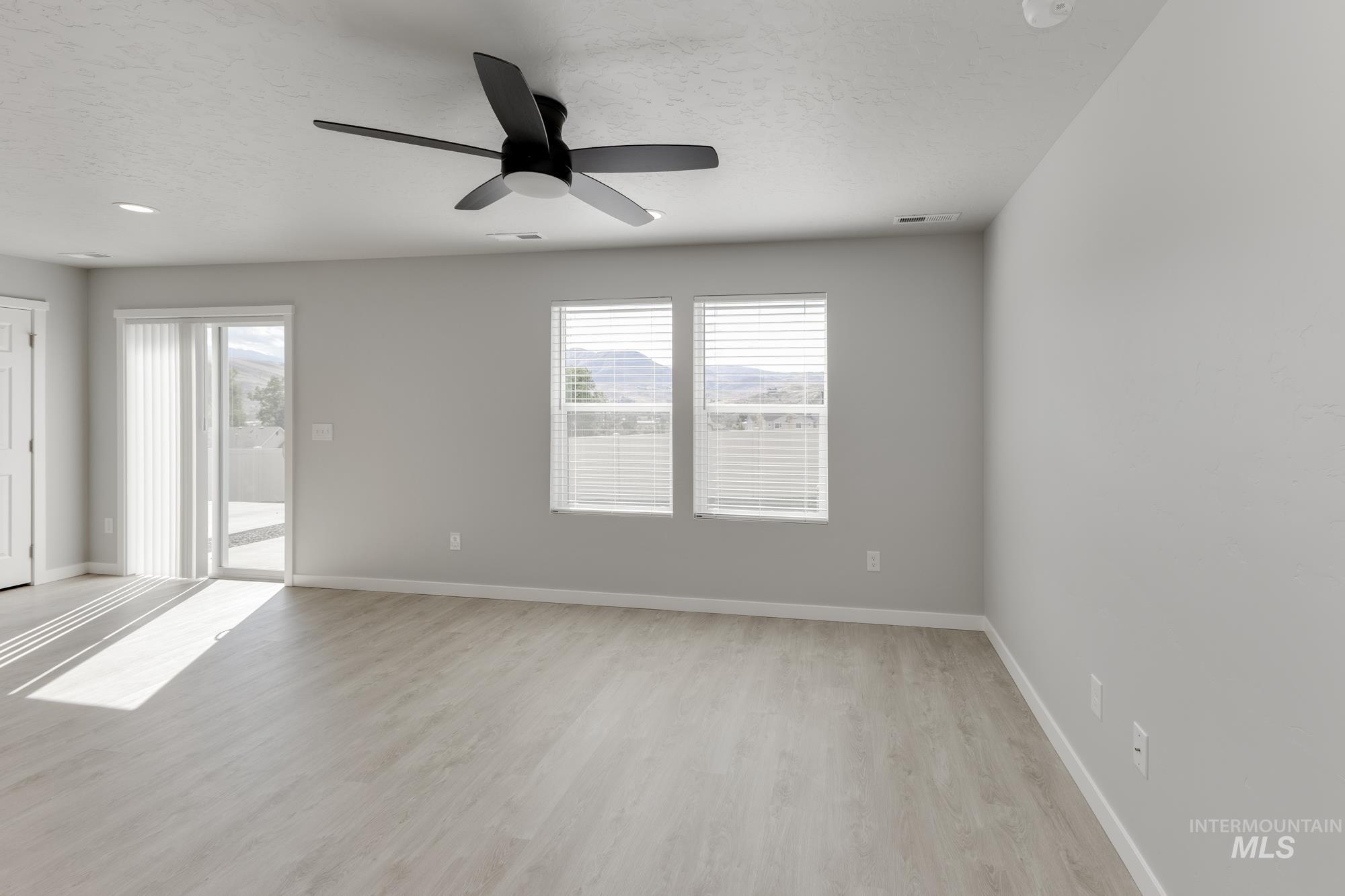 117 Caribou St, Horseshoe Bend, Idaho 83629, 3 Bedrooms, 2.5 Bathrooms, Residential For Sale, Price $317,990,MLS 98962443