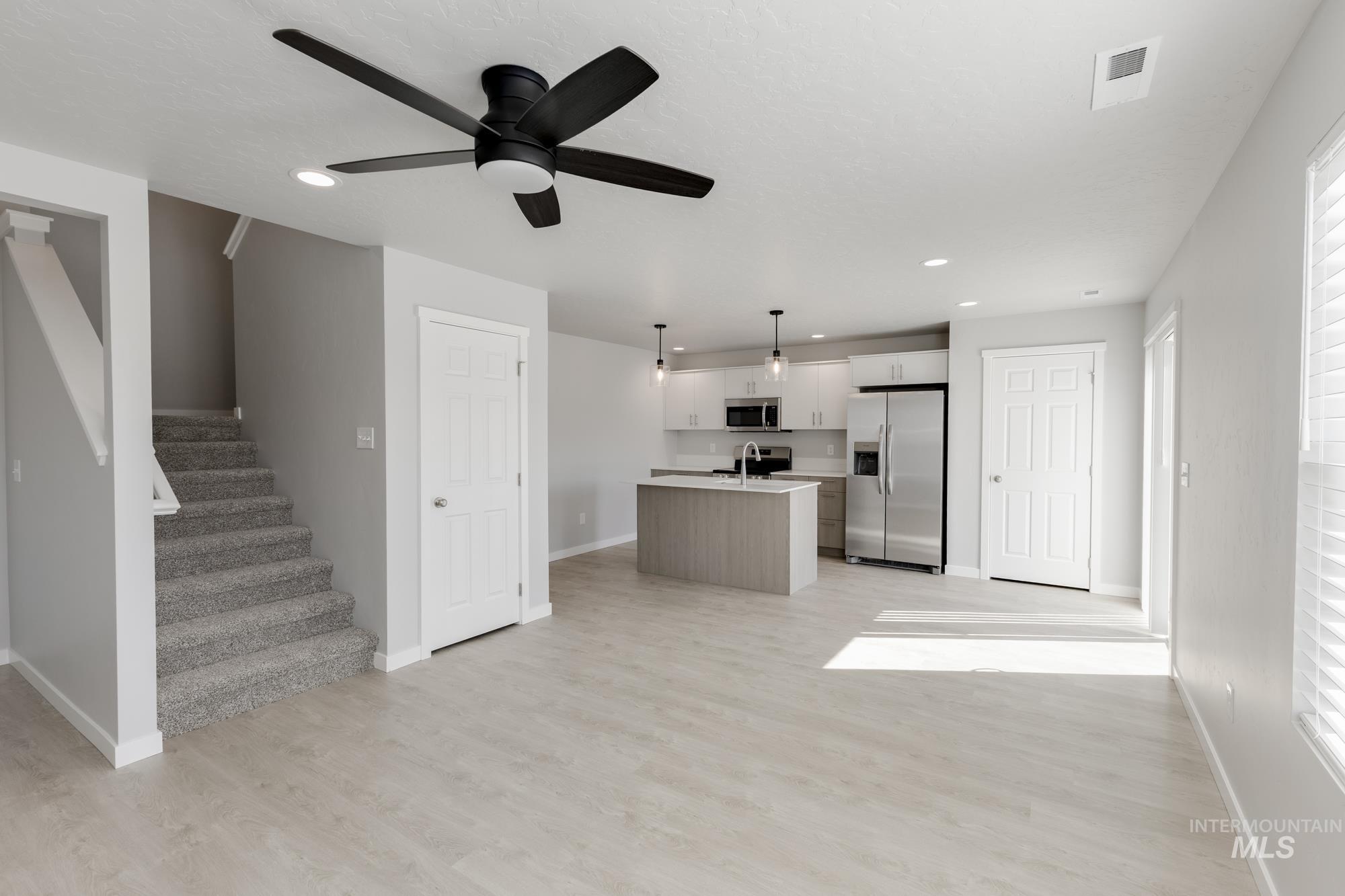 117 Caribou St, Horseshoe Bend, Idaho 83629, 3 Bedrooms, 2.5 Bathrooms, Residential For Sale, Price $317,990,MLS 98962443