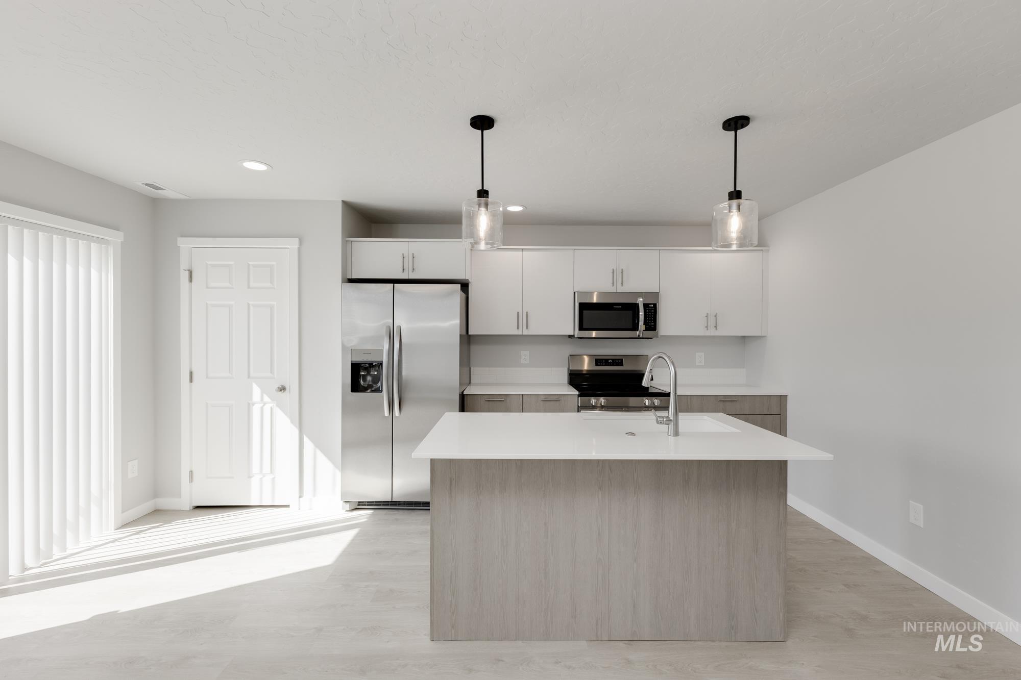 119 Caribou St, Horseshoe Bend, Idaho 83629, 3 Bedrooms, 2.5 Bathrooms, Residential For Sale, Price $317,990,MLS 98962444