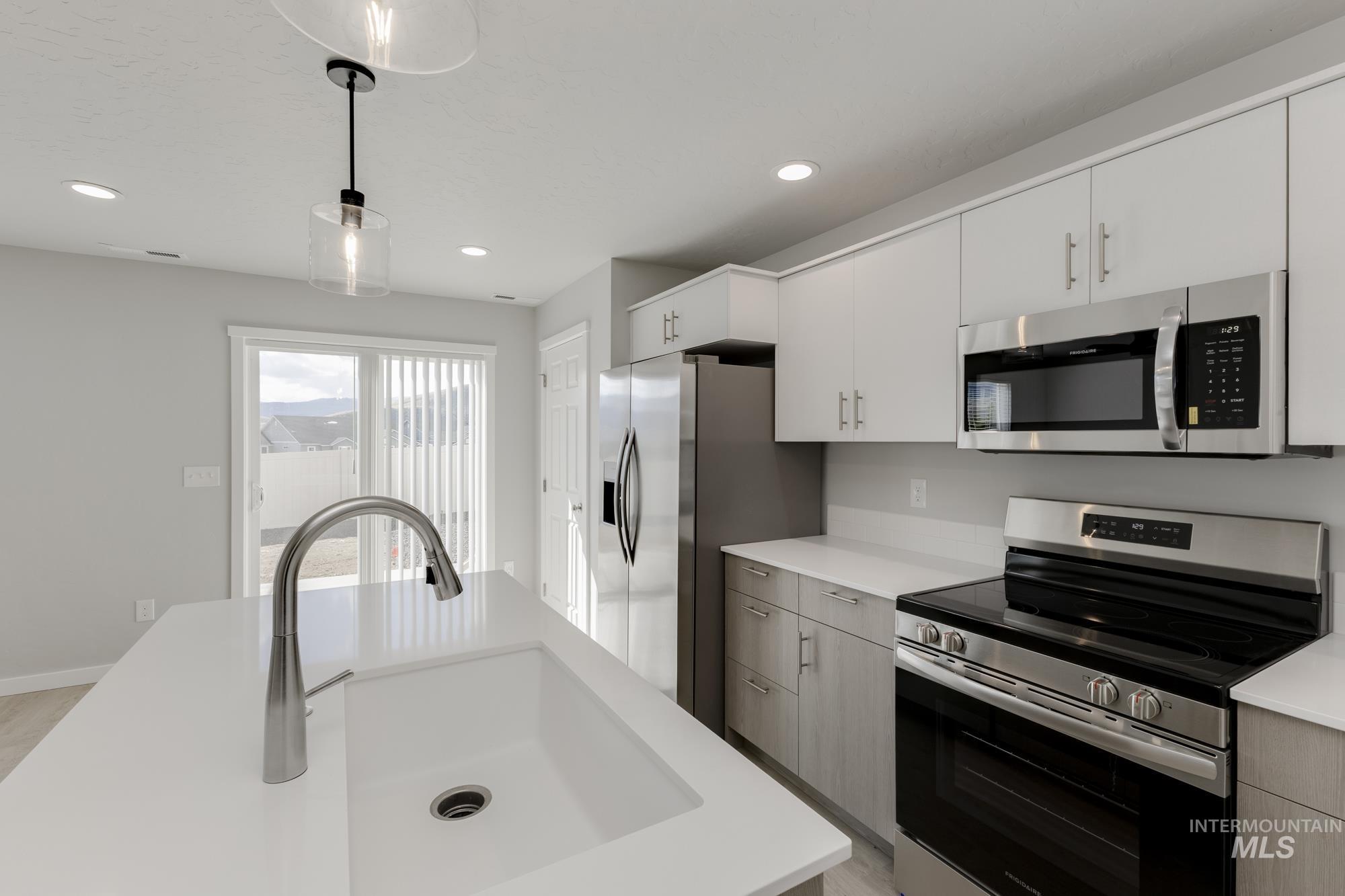 119 Caribou St, Horseshoe Bend, Idaho 83629, 3 Bedrooms, 2.5 Bathrooms, Residential For Sale, Price $317,990,MLS 98962444