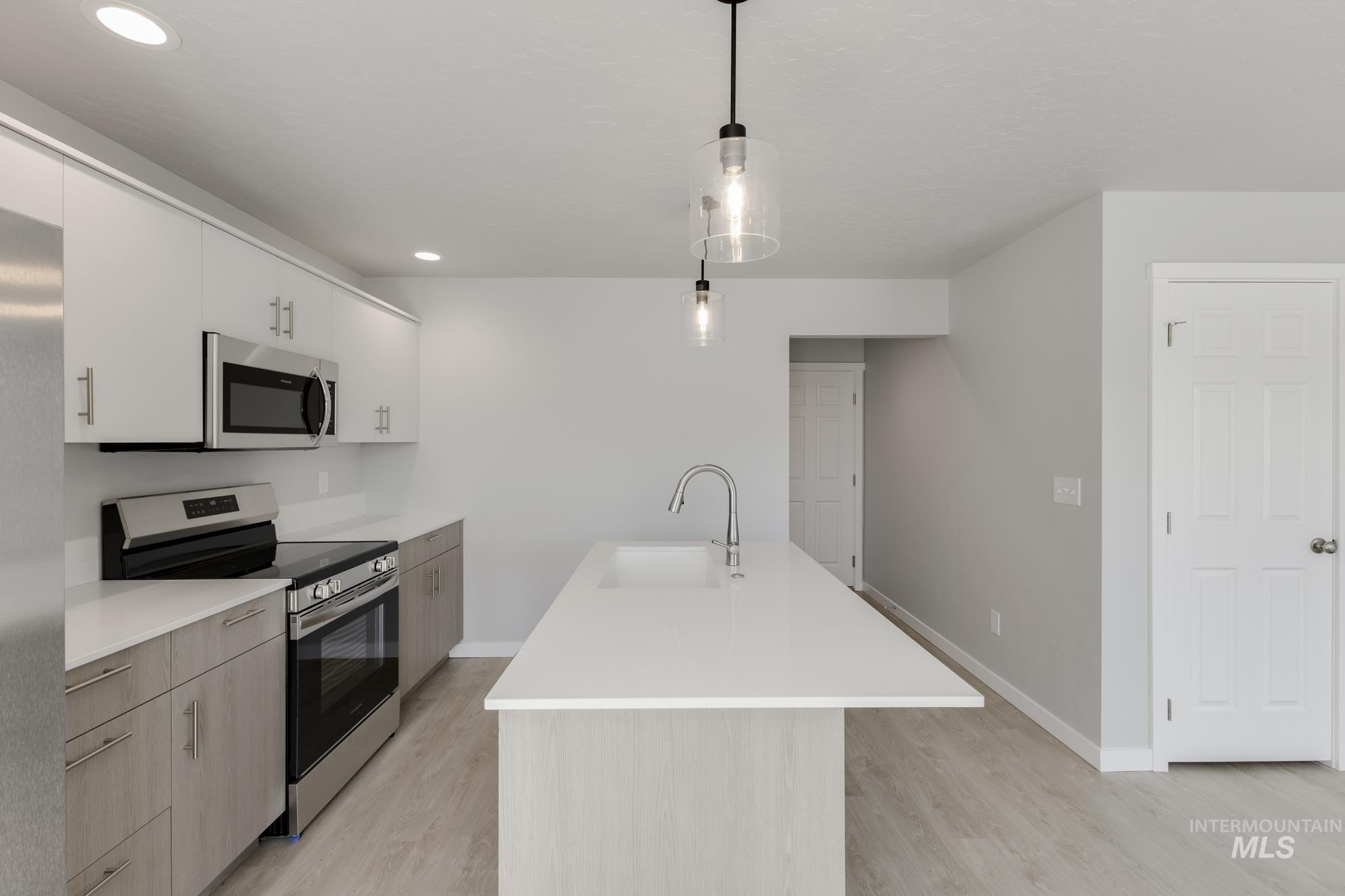 119 Caribou St, Horseshoe Bend, Idaho 83629, 3 Bedrooms, 2.5 Bathrooms, Residential For Sale, Price $317,990,MLS 98962444