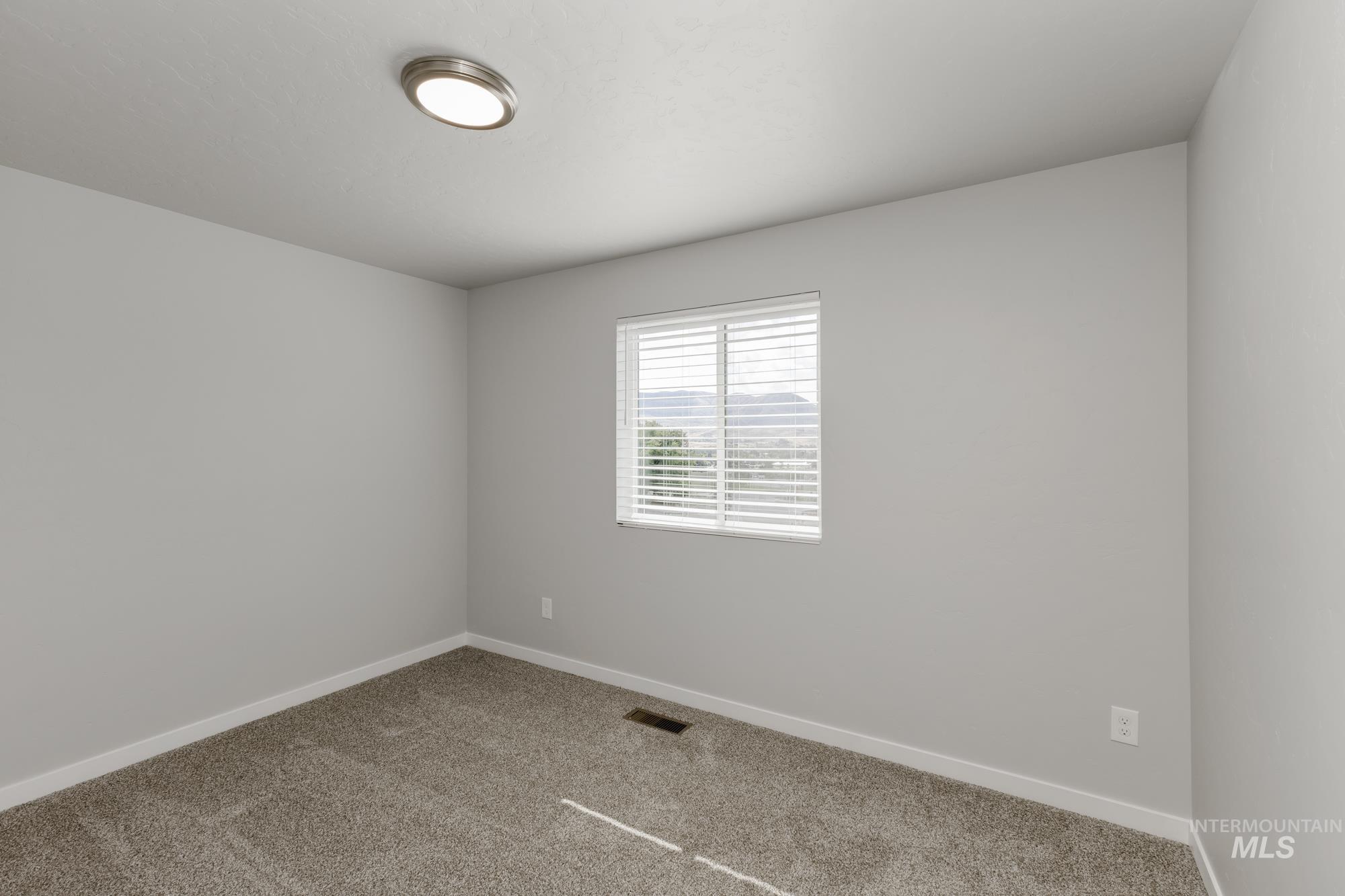 121 Caribou St, Horseshoe Bend, Idaho 83629, 3 Bedrooms, 2.5 Bathrooms, Residential For Sale, Price $324,990,MLS 98962445