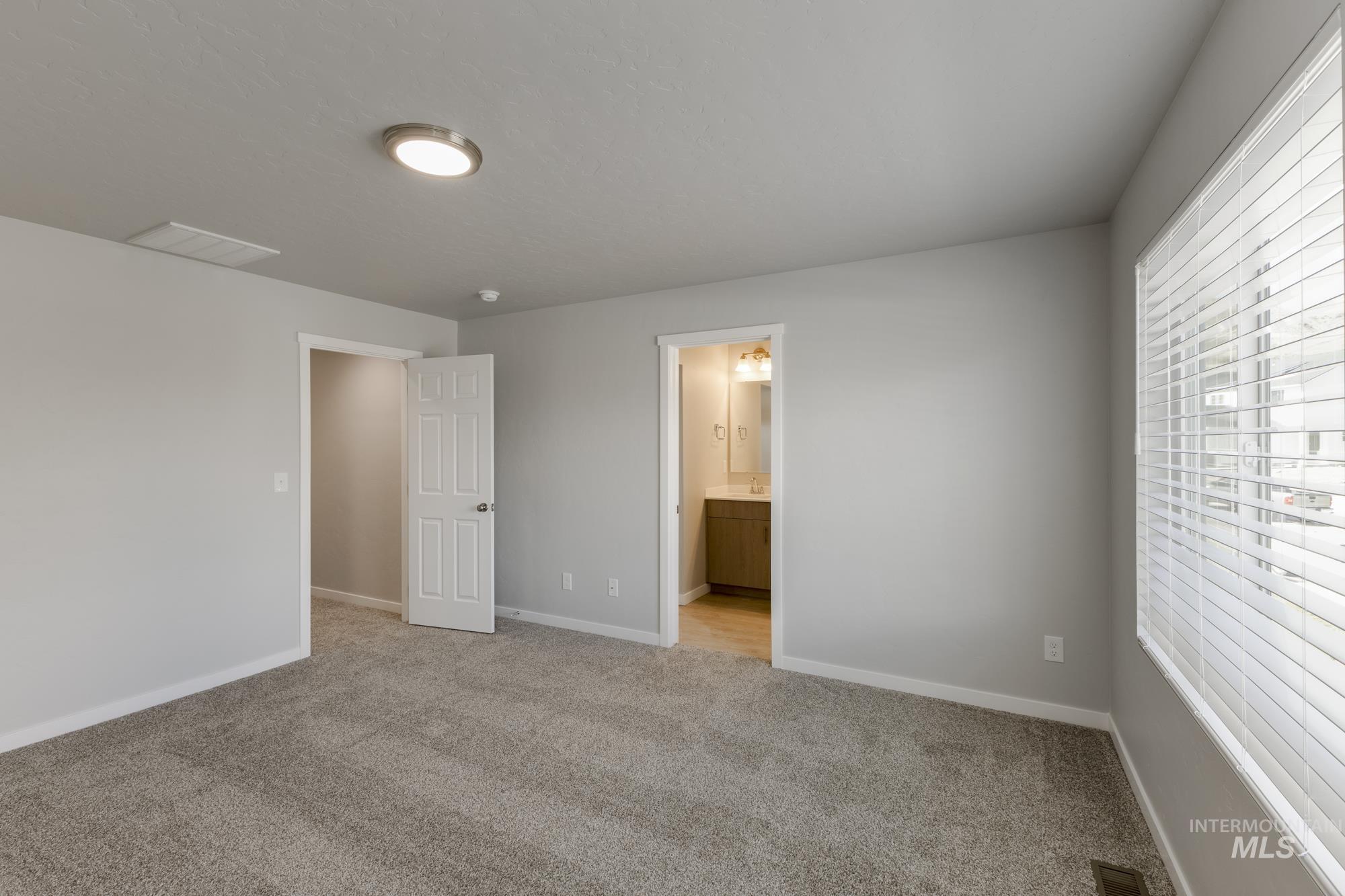 121 Caribou St, Horseshoe Bend, Idaho 83629, 3 Bedrooms, 2.5 Bathrooms, Residential For Sale, Price $324,990,MLS 98962445