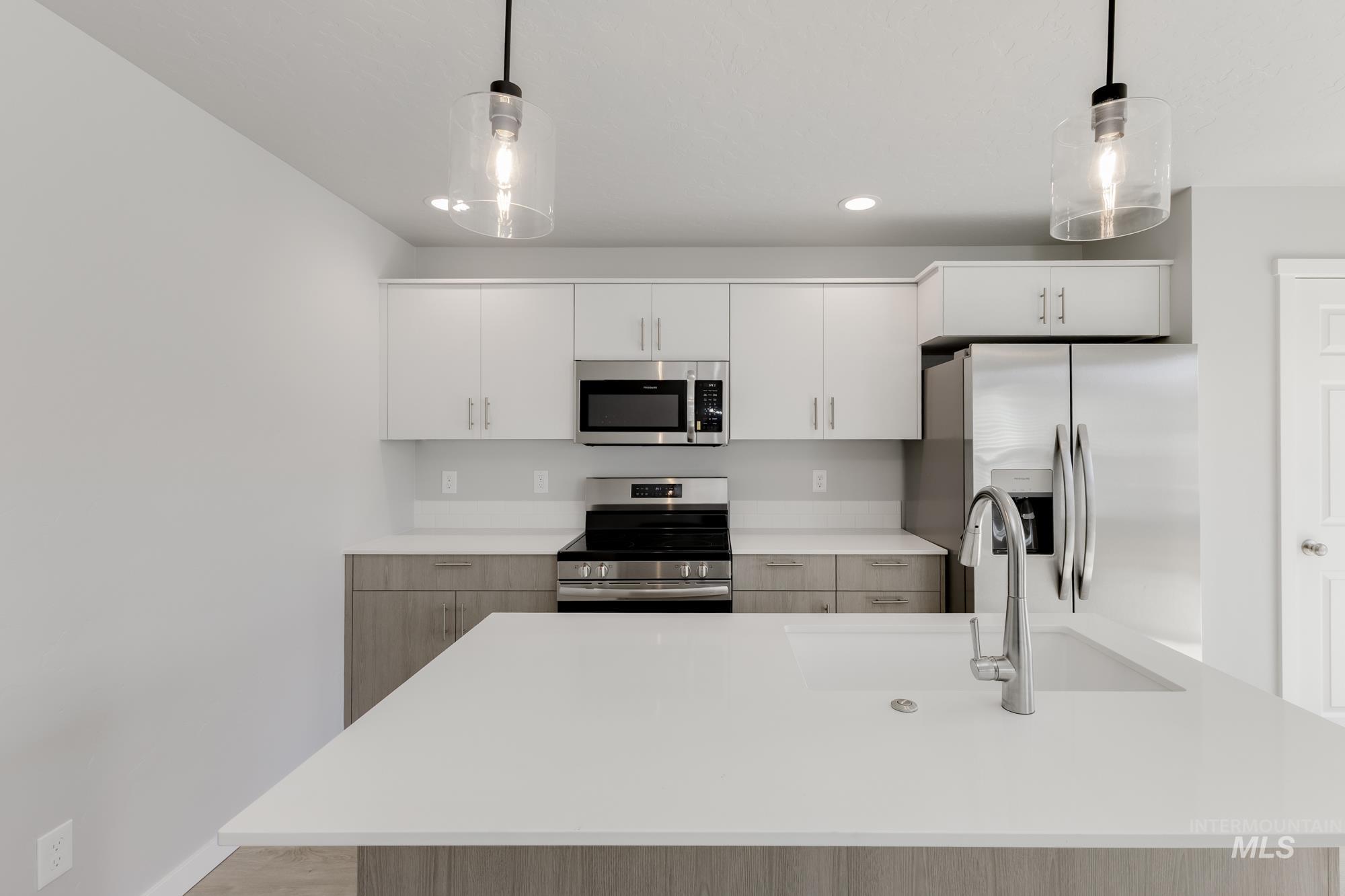 121 Caribou St, Horseshoe Bend, Idaho 83629, 3 Bedrooms, 2.5 Bathrooms, Residential For Sale, Price $324,990,MLS 98962445