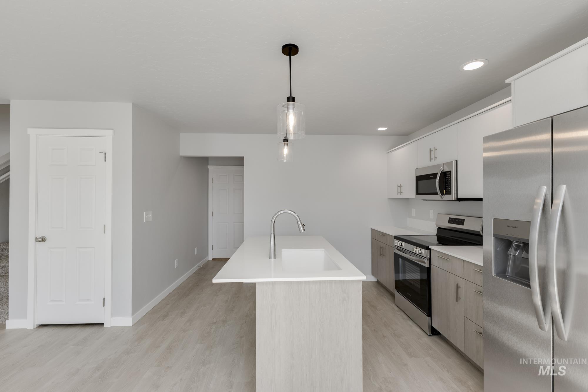 121 Caribou St, Horseshoe Bend, Idaho 83629, 3 Bedrooms, 2.5 Bathrooms, Residential For Sale, Price $324,990,MLS 98962445