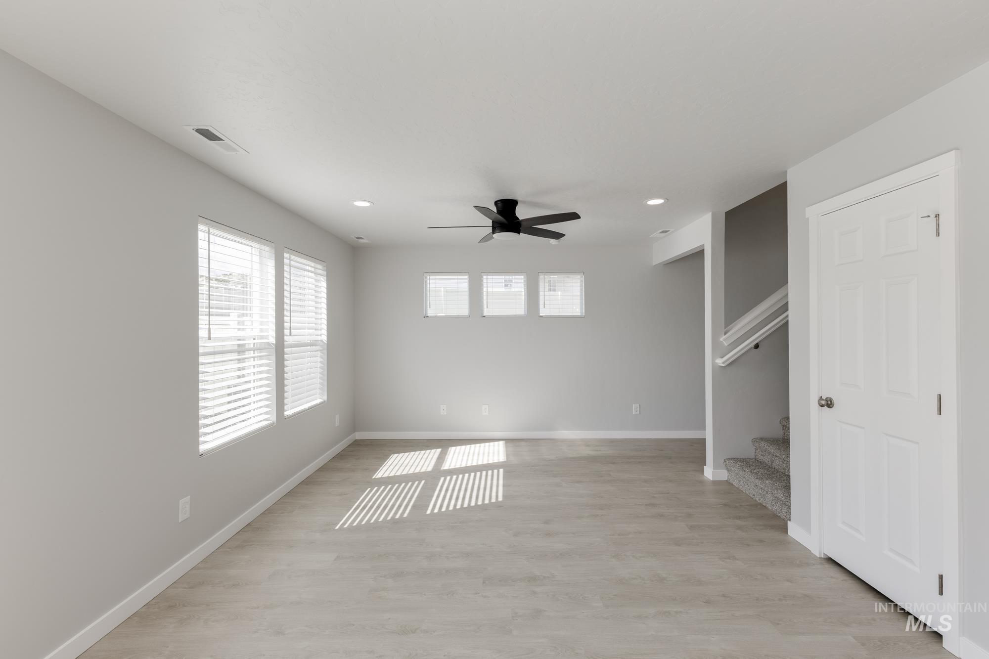 121 Caribou St, Horseshoe Bend, Idaho 83629, 3 Bedrooms, 2.5 Bathrooms, Residential For Sale, Price $324,990,MLS 98962445