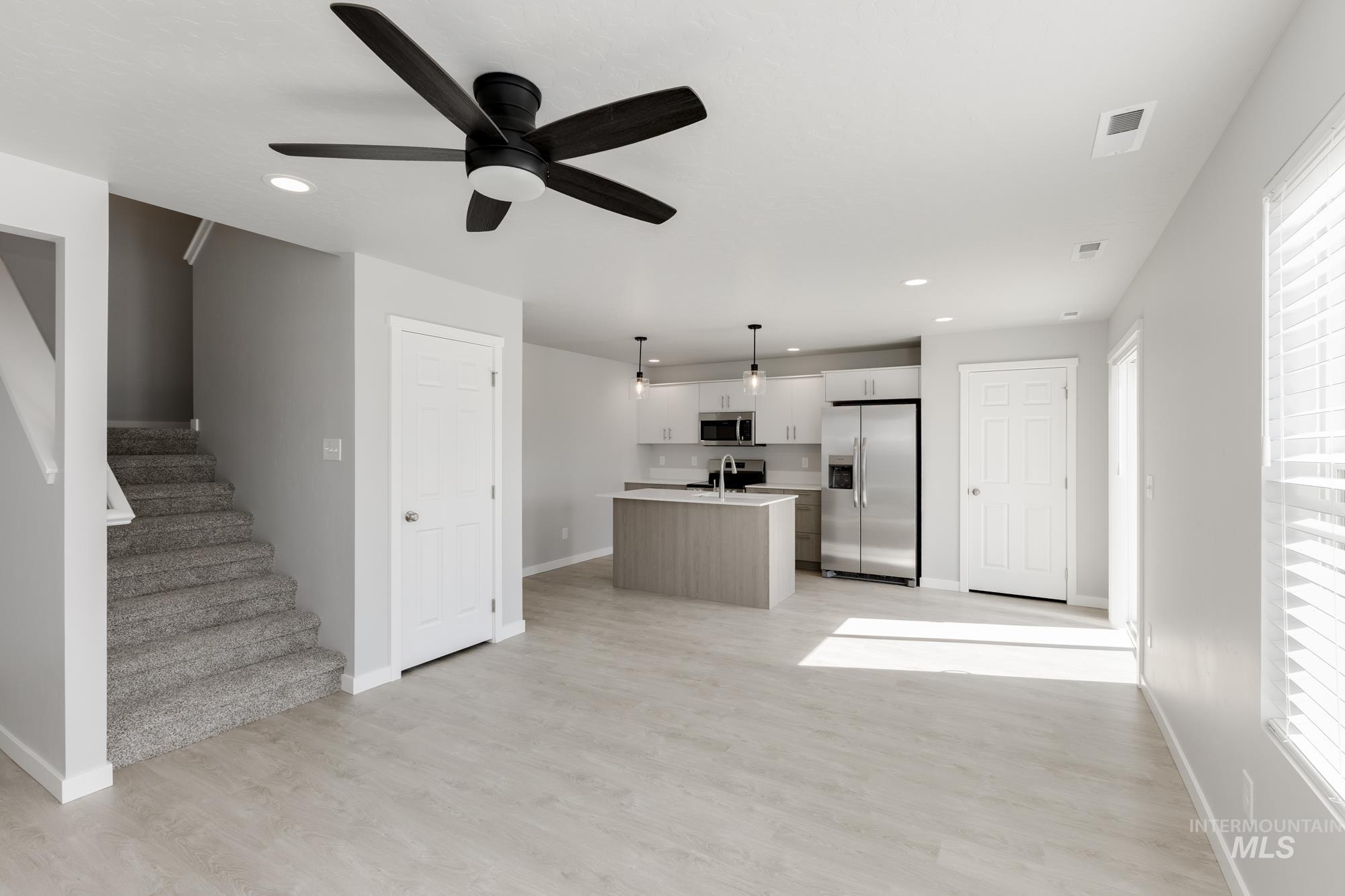 121 Caribou St, Horseshoe Bend, Idaho 83629, 3 Bedrooms, 2.5 Bathrooms, Residential For Sale, Price $324,990,MLS 98962445