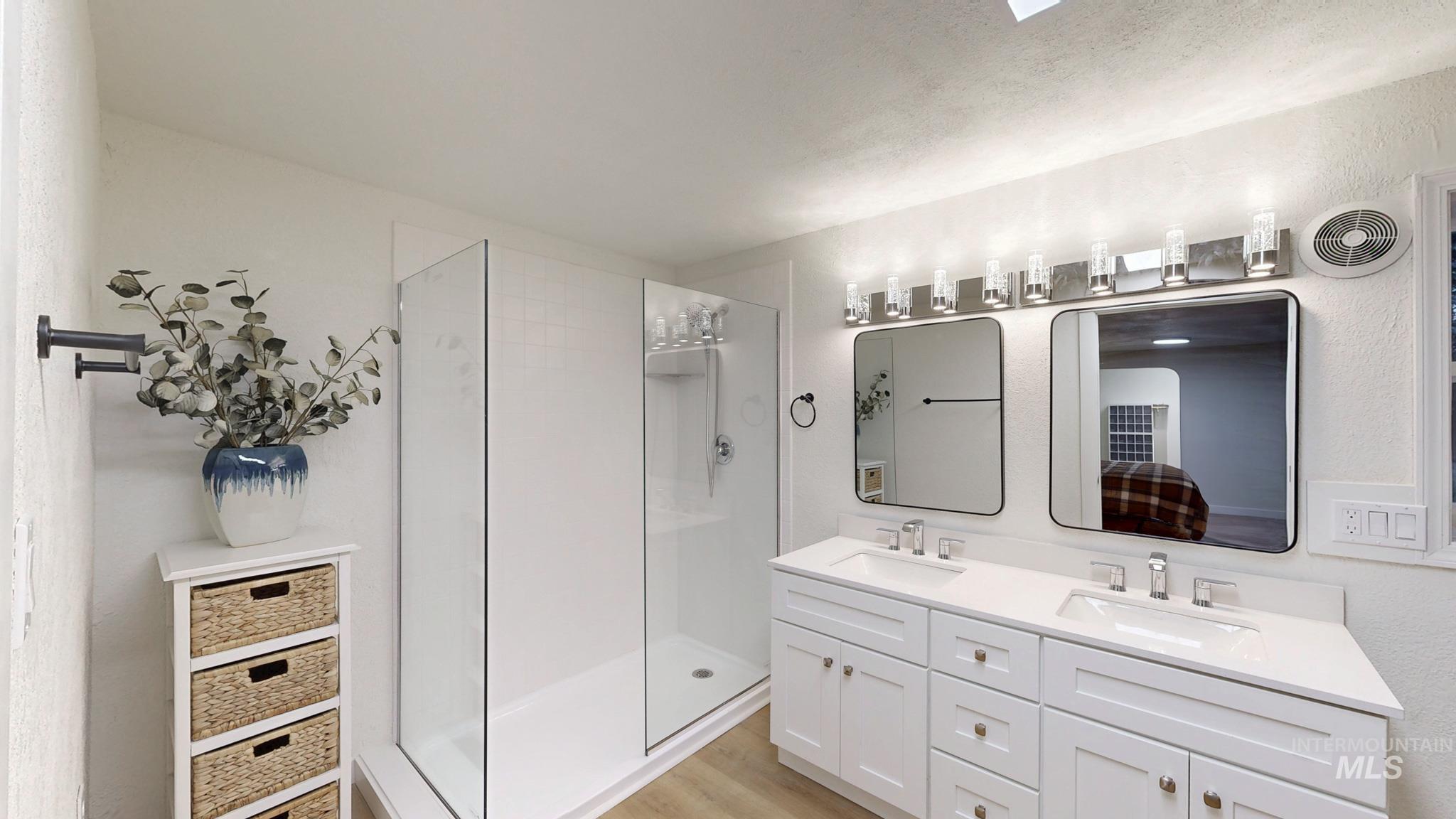 204 N Blaine, Moscow, Idaho 83843, 5 Bedrooms, 3 Bathrooms, Residential For Sale, Price $590,000,MLS 98962451