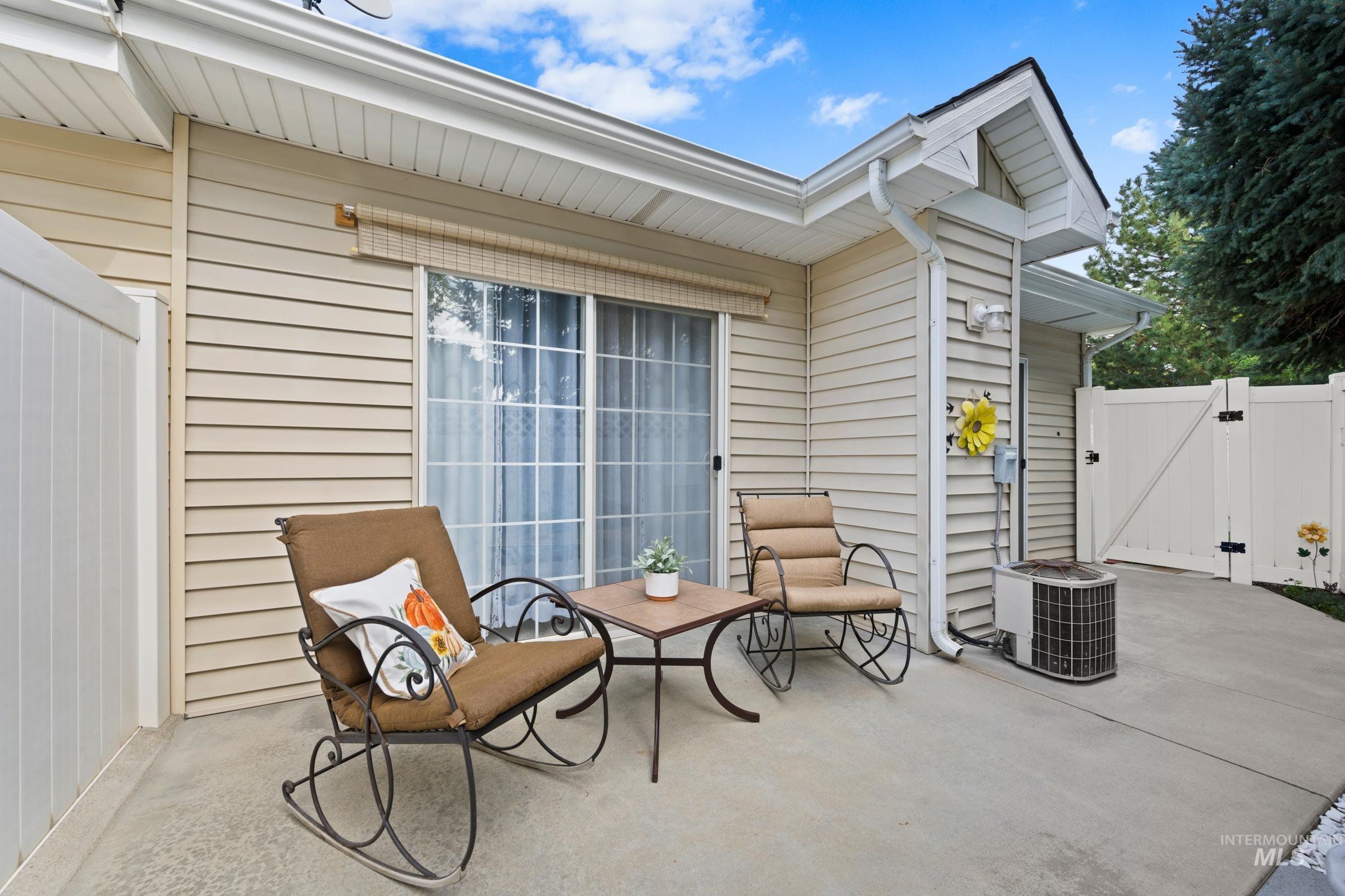 105 E Waterbury Ln, Meridian, Idaho 83646, 2 Bedrooms, 2 Bathrooms, Residential For Sale, Price $309,990,MLS 98962472