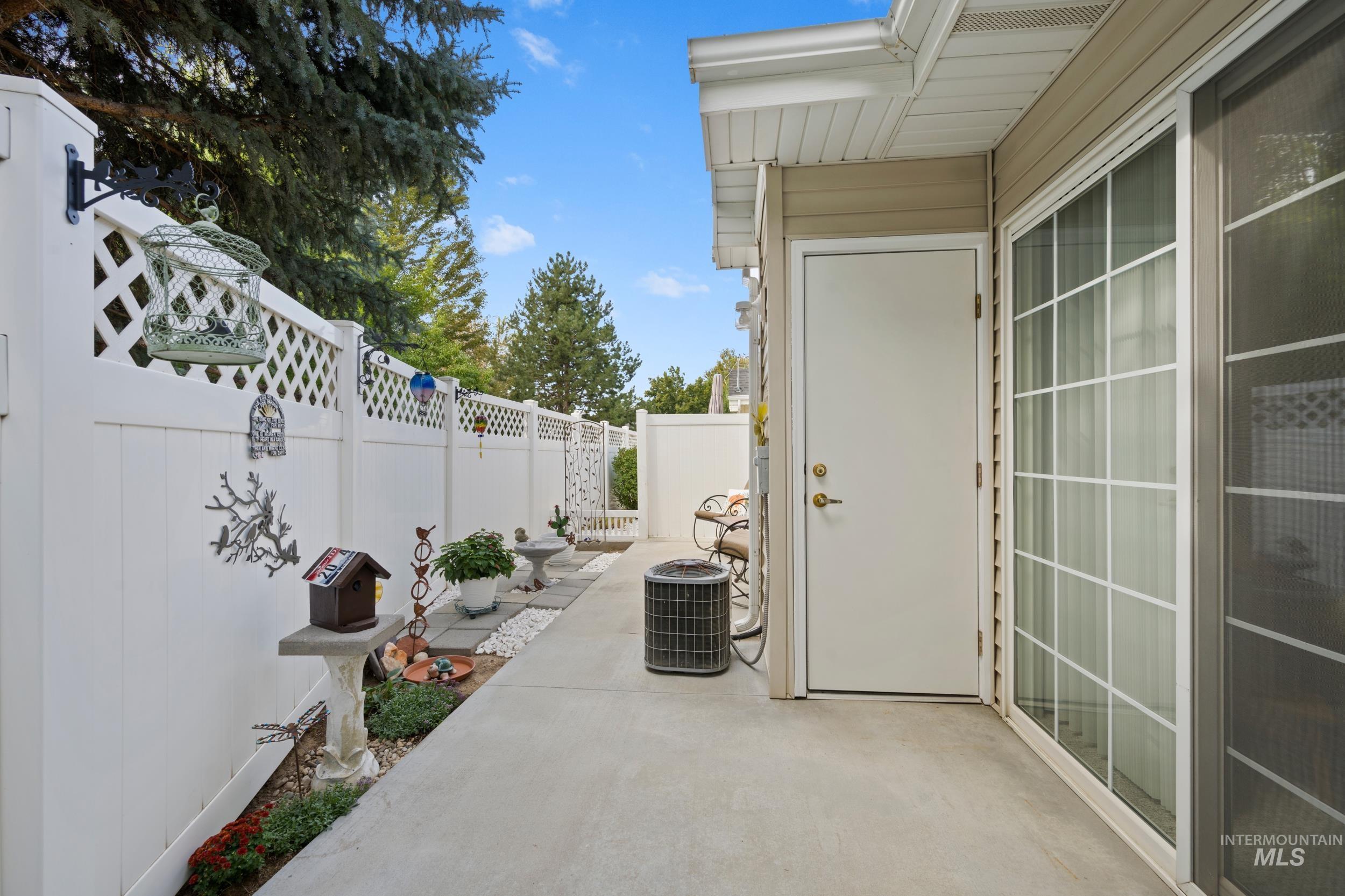 105 E Waterbury Ln, Meridian, Idaho 83646, 2 Bedrooms, 2 Bathrooms, Residential For Sale, Price $309,990,MLS 98962472