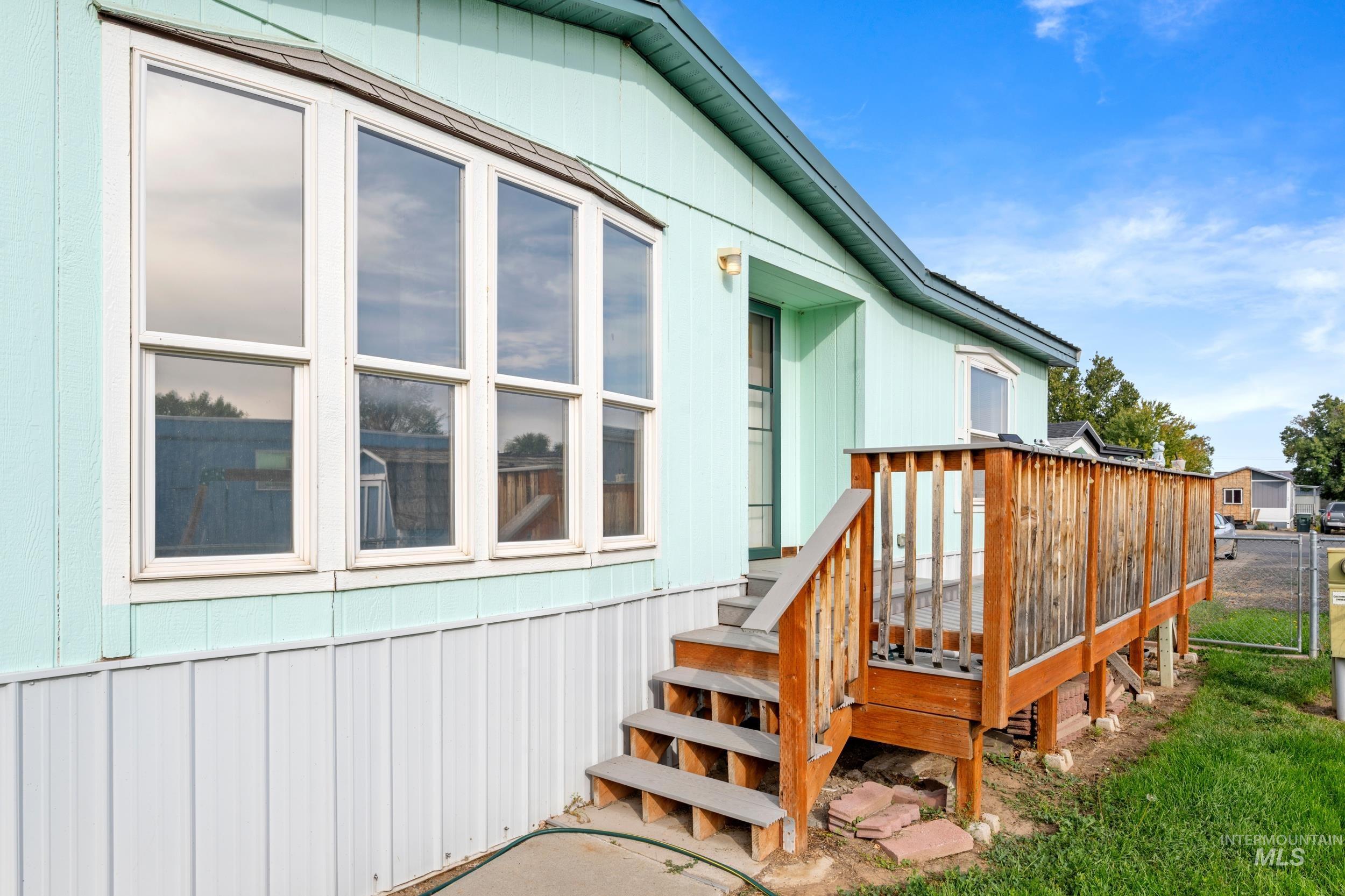 100 NW 16th St, Fruitland, Idaho 83619, 3 Bedrooms, 2 Bathrooms, Residential For Sale, Price $152,000,MLS 98962474