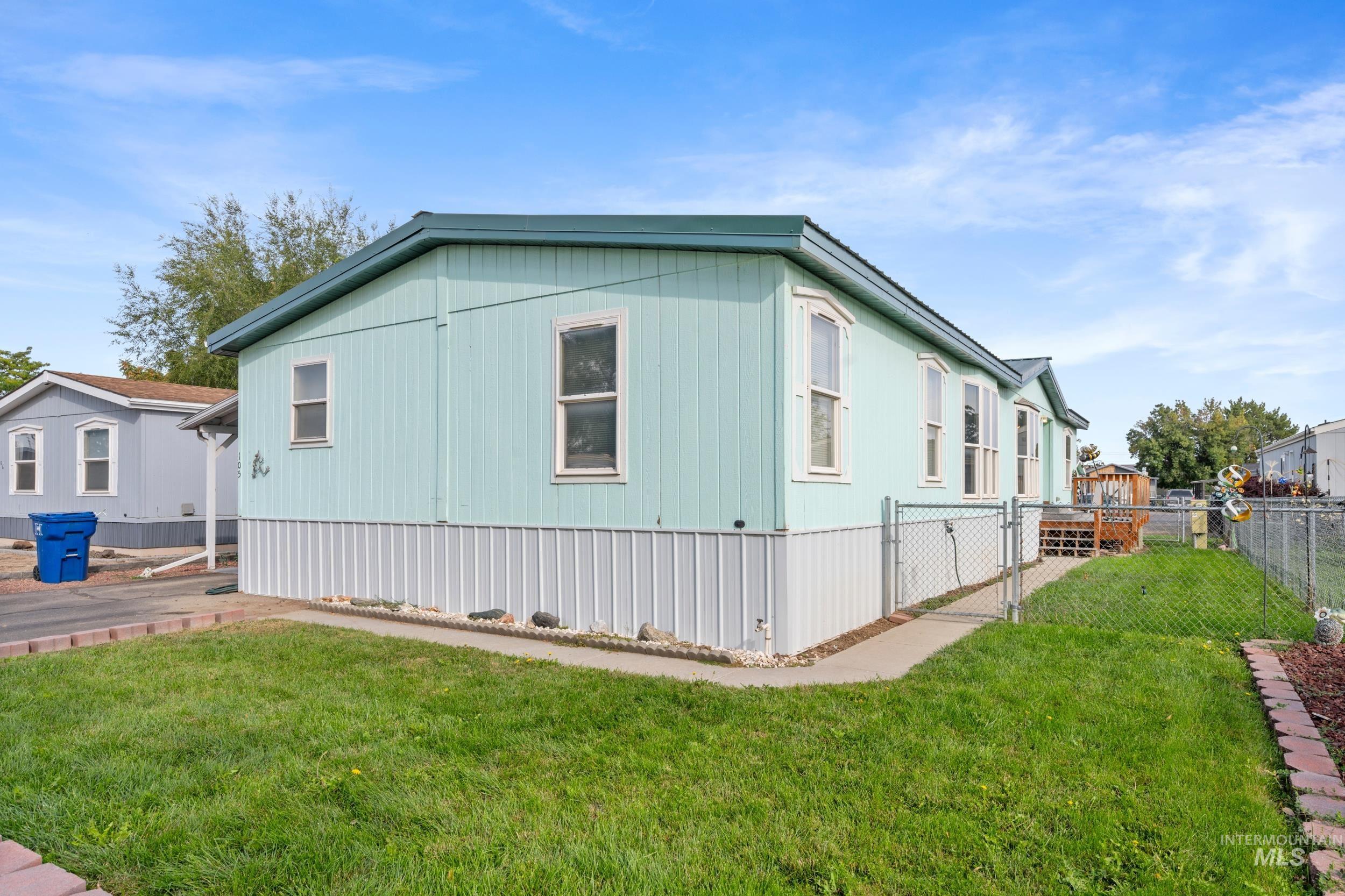 100 NW 16th St, Fruitland, Idaho 83619, 3 Bedrooms, 2 Bathrooms, Residential For Sale, Price $152,000,MLS 98962474