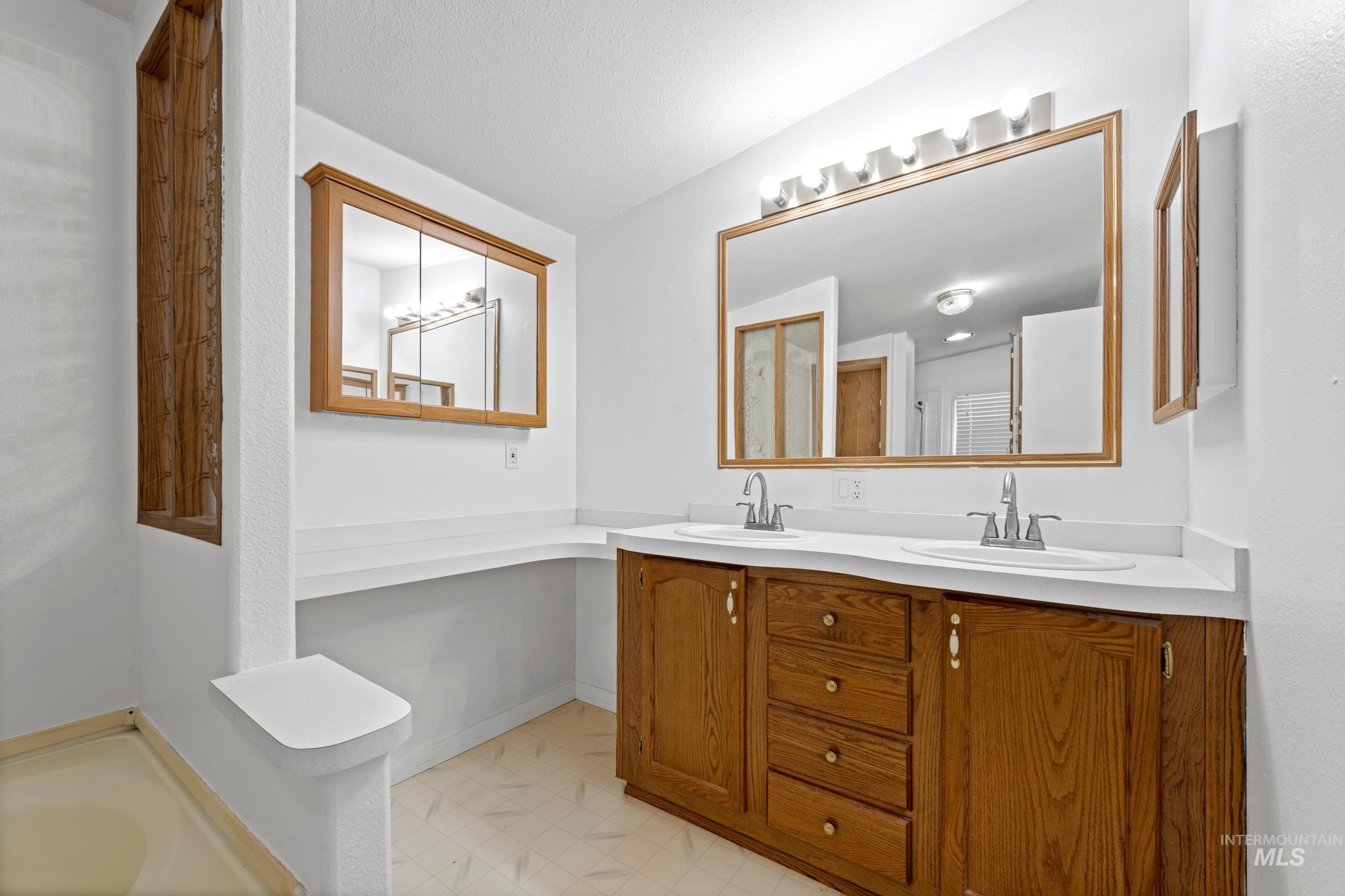 100 NW 16th St, Fruitland, Idaho 83619, 3 Bedrooms, 2 Bathrooms, Residential For Sale, Price $152,000,MLS 98962474