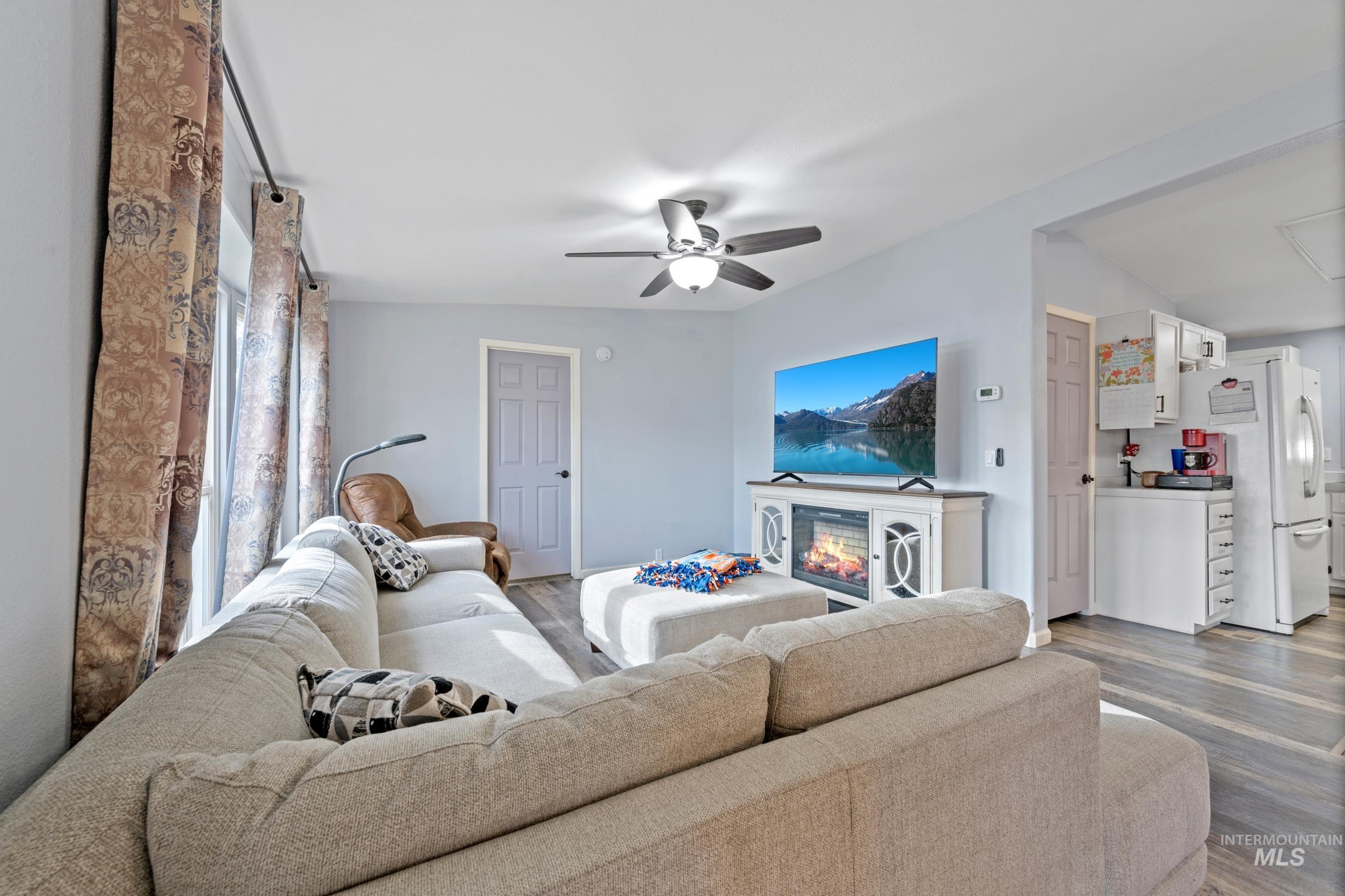 100 NW 16th St, Fruitland, Idaho 83619, 3 Bedrooms, 2 Bathrooms, Residential For Sale, Price $152,000,MLS 98962474