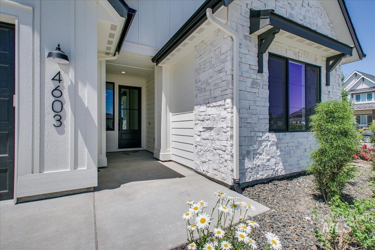 4603 S Hennessy Ave, Meridian, Idaho 83642-1020, 3 Bedrooms, 2 Bathrooms, Residential For Sale, Price $597,900,MLS 98962478