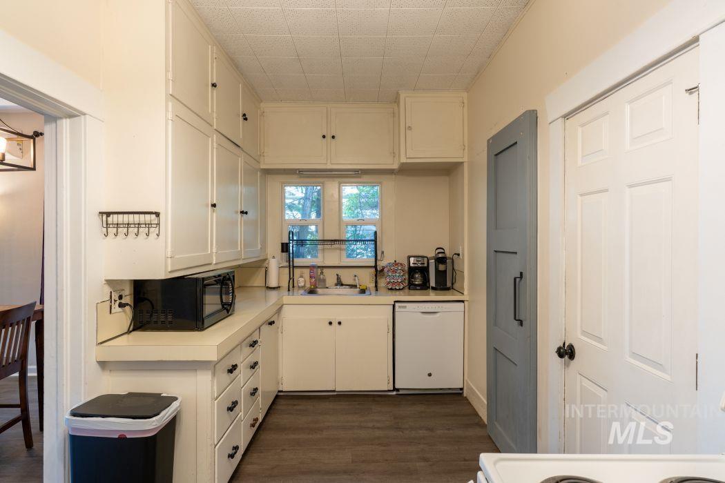 112 S Asbury, Moscow, Idaho 83843, 2 Bedrooms, 1 Bathroom, Residential For Sale, Price $325,000,MLS 98962505