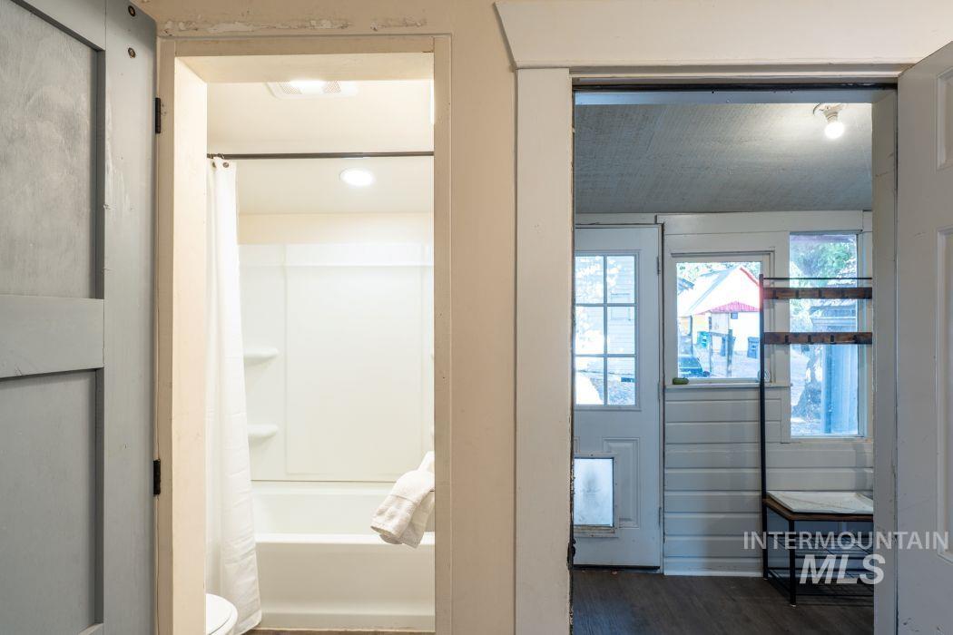 112 S Asbury, Moscow, Idaho 83843, 2 Bedrooms, 1 Bathroom, Residential For Sale, Price $325,000,MLS 98962505