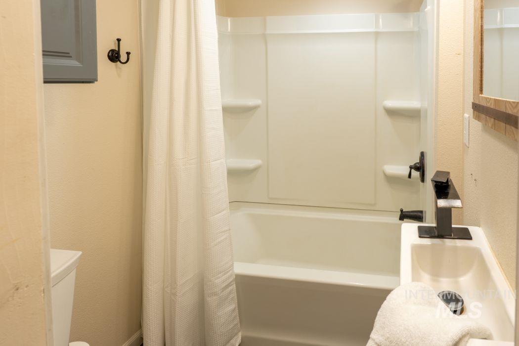 112 S Asbury, Moscow, Idaho 83843, 2 Bedrooms, 1 Bathroom, Residential For Sale, Price $325,000,MLS 98962505