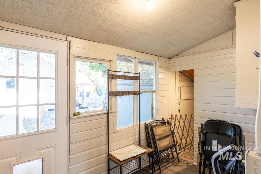 112 S Asbury, Moscow, Idaho 83843, 2 Bedrooms, 1 Bathroom, Residential For Sale, Price $325,000,MLS 98962505