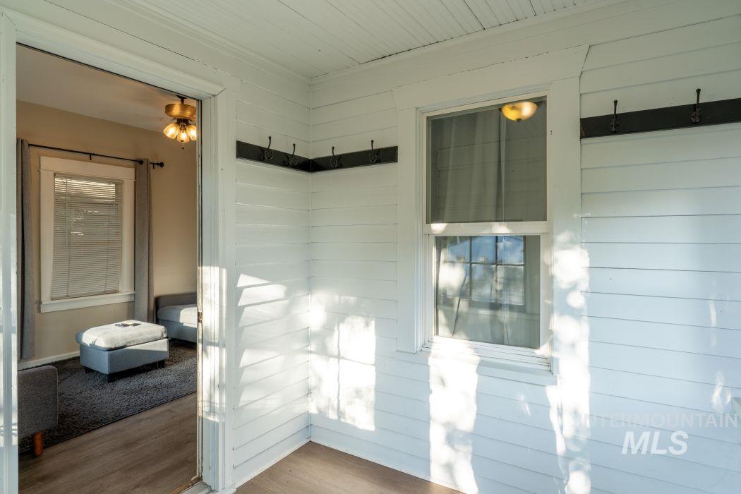 112 S Asbury, Moscow, Idaho 83843, 2 Bedrooms, 1 Bathroom, Residential For Sale, Price $325,000,MLS 98962505