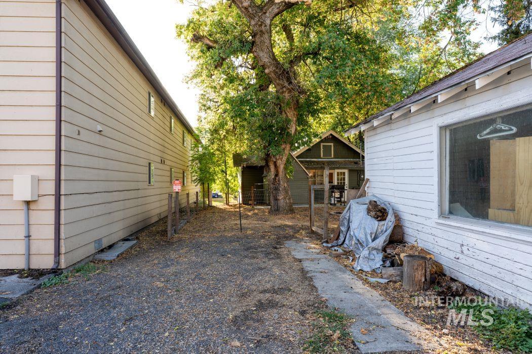 112 S Asbury, Moscow, Idaho 83843, 2 Bedrooms, 1 Bathroom, Residential For Sale, Price $325,000,MLS 98962505