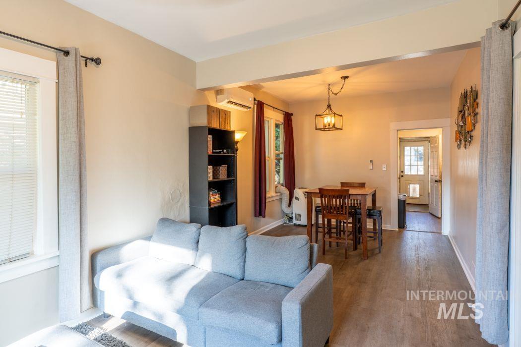 112 S Asbury, Moscow, Idaho 83843, 2 Bedrooms, 1 Bathroom, Residential For Sale, Price $325,000,MLS 98962505