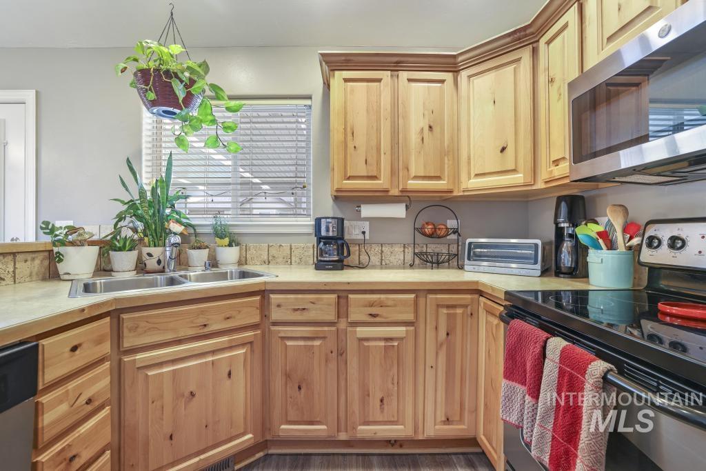 2750 W Joshua, Twin Falls, Idaho 83301, 4 Bedrooms, 2 Bathrooms, Residential For Sale, Price $444,000,MLS 98962508