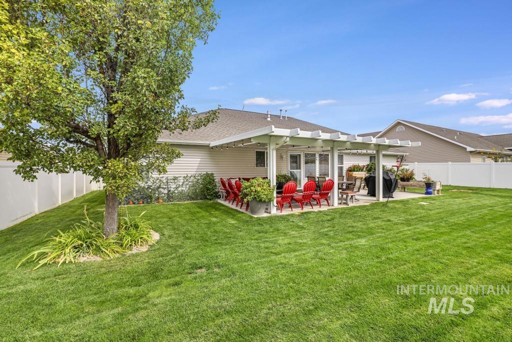 2750 W Joshua, Twin Falls, Idaho 83301, 4 Bedrooms, 2 Bathrooms, Residential For Sale, Price $444,000,MLS 98962508