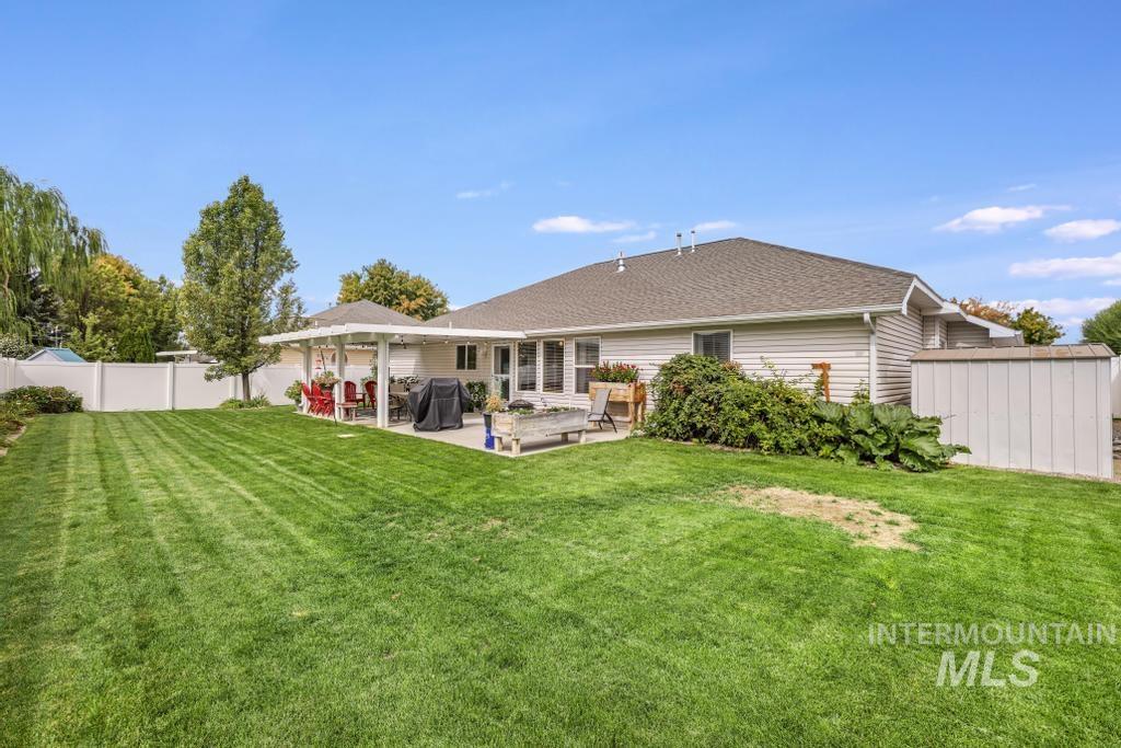 2750 W Joshua, Twin Falls, Idaho 83301, 4 Bedrooms, 2 Bathrooms, Residential For Sale, Price $444,000,MLS 98962508