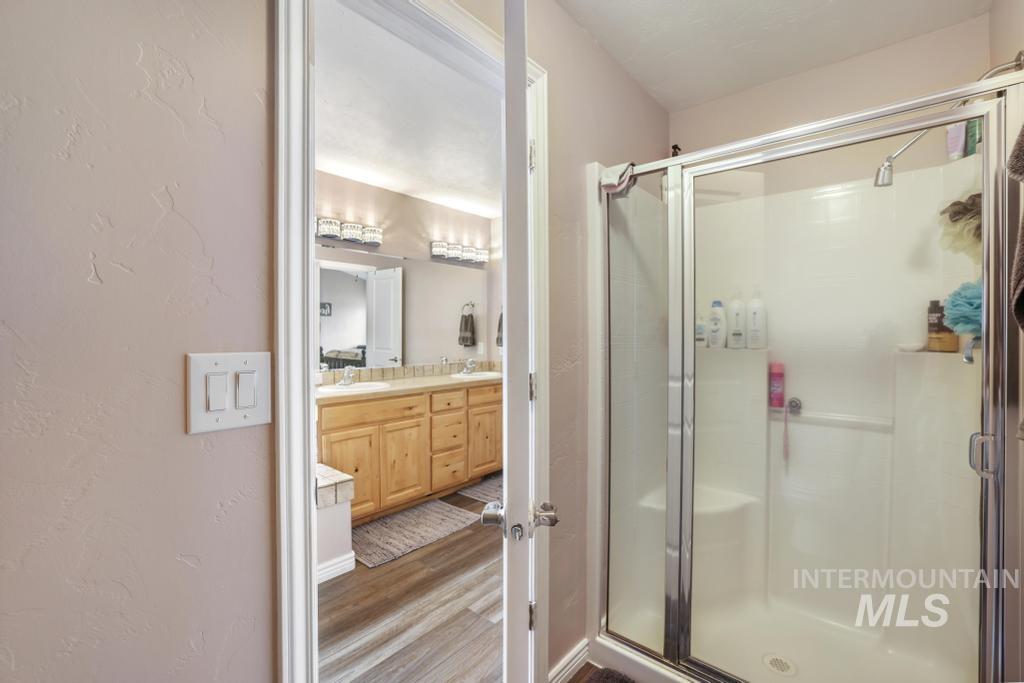 2750 W Joshua, Twin Falls, Idaho 83301, 4 Bedrooms, 2 Bathrooms, Residential For Sale, Price $444,000,MLS 98962508