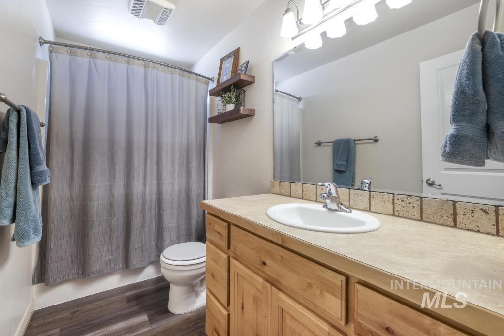 2750 W Joshua, Twin Falls, Idaho 83301, 4 Bedrooms, 2 Bathrooms, Residential For Sale, Price $444,000,MLS 98962508