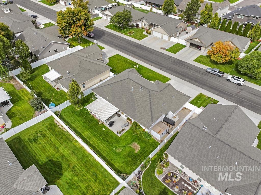 2750 W Joshua, Twin Falls, Idaho 83301, 4 Bedrooms, 2 Bathrooms, Residential For Sale, Price $444,000,MLS 98962508