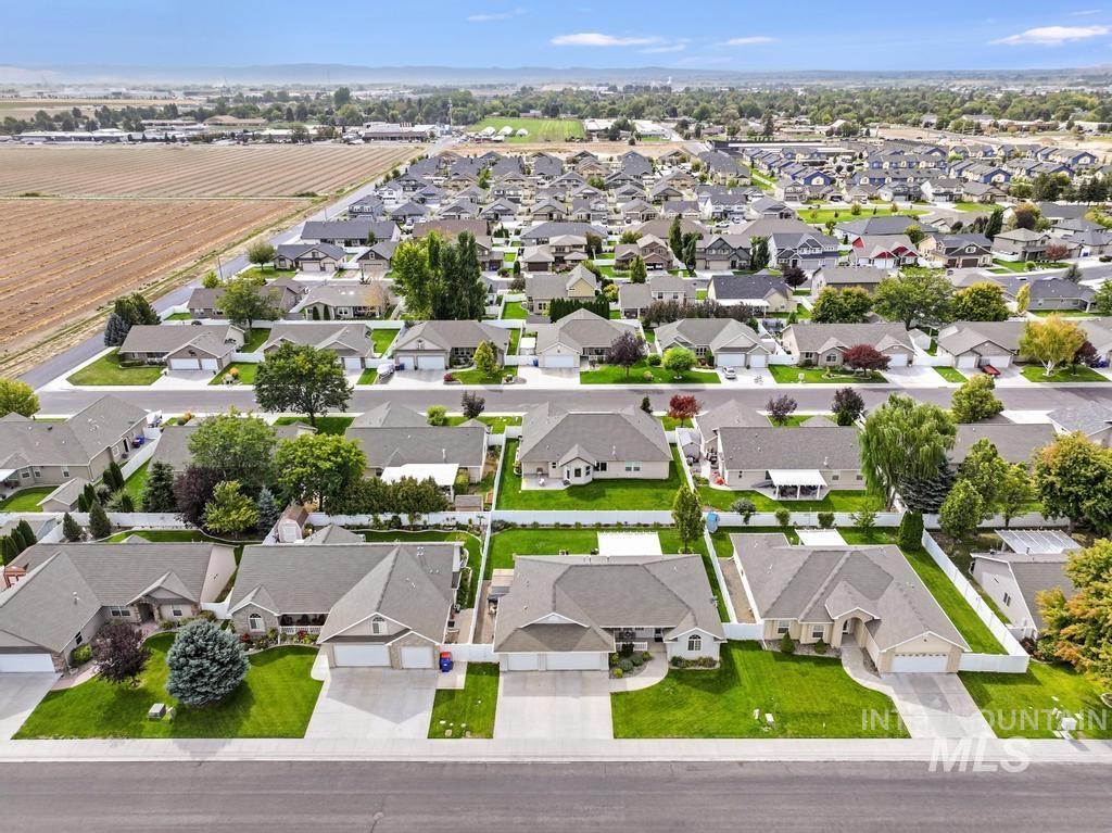 2750 W Joshua, Twin Falls, Idaho 83301, 4 Bedrooms, 2 Bathrooms, Residential For Sale, Price $444,000,MLS 98962508