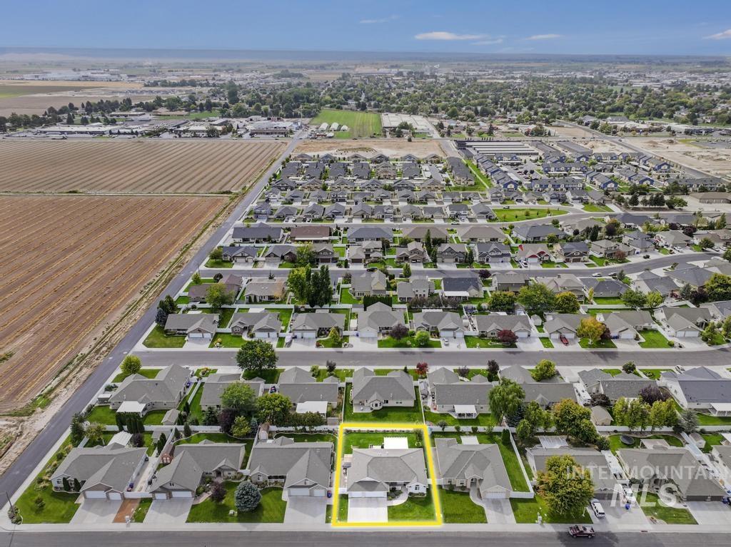 2750 W Joshua, Twin Falls, Idaho 83301, 4 Bedrooms, 2 Bathrooms, Residential For Sale, Price $444,000,MLS 98962508