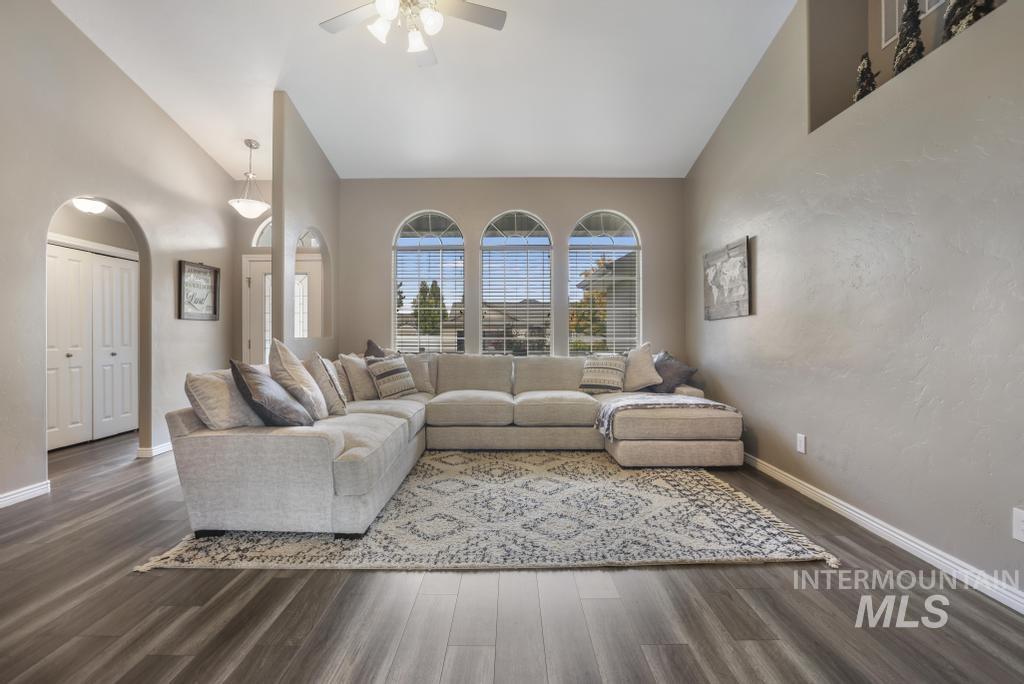 2750 W Joshua, Twin Falls, Idaho 83301, 4 Bedrooms, 2 Bathrooms, Residential For Sale, Price $444,000,MLS 98962508