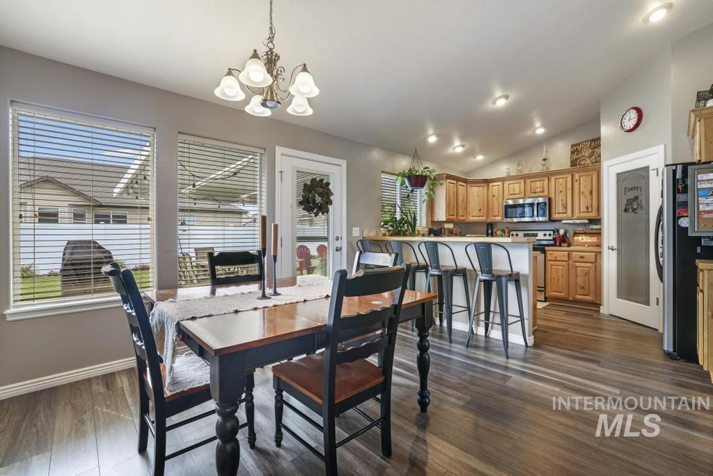 2750 W Joshua, Twin Falls, Idaho 83301, 4 Bedrooms, 2 Bathrooms, Residential For Sale, Price $444,000,MLS 98962508