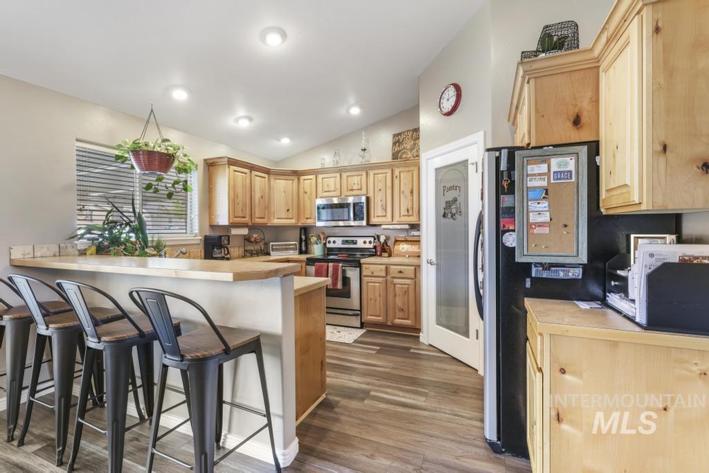 2750 W Joshua, Twin Falls, Idaho 83301, 4 Bedrooms, 2 Bathrooms, Residential For Sale, Price $444,000,MLS 98962508