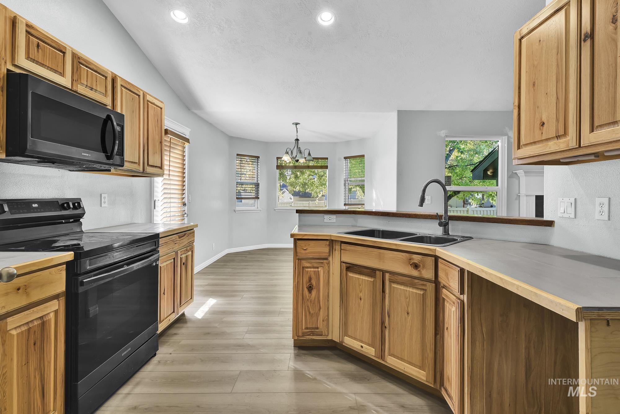 775 E Red Bud St, Kuna, Idaho 83634, 3 Bedrooms, 2 Bathrooms, Residential For Sale, Price $399,999,MLS 98962543