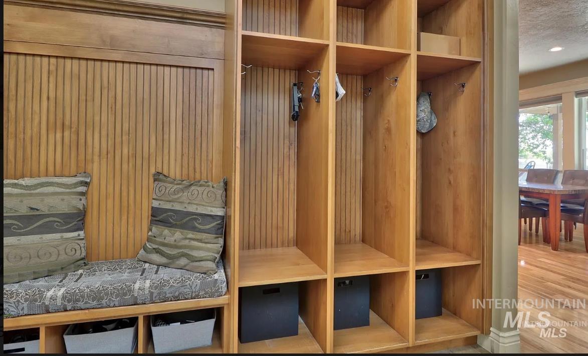 2680 E Mahoney, Meridian, Idaho 83646, 4 Bedrooms, 3 Bathrooms, Residential For Sale, Price $810,000,MLS 98962591