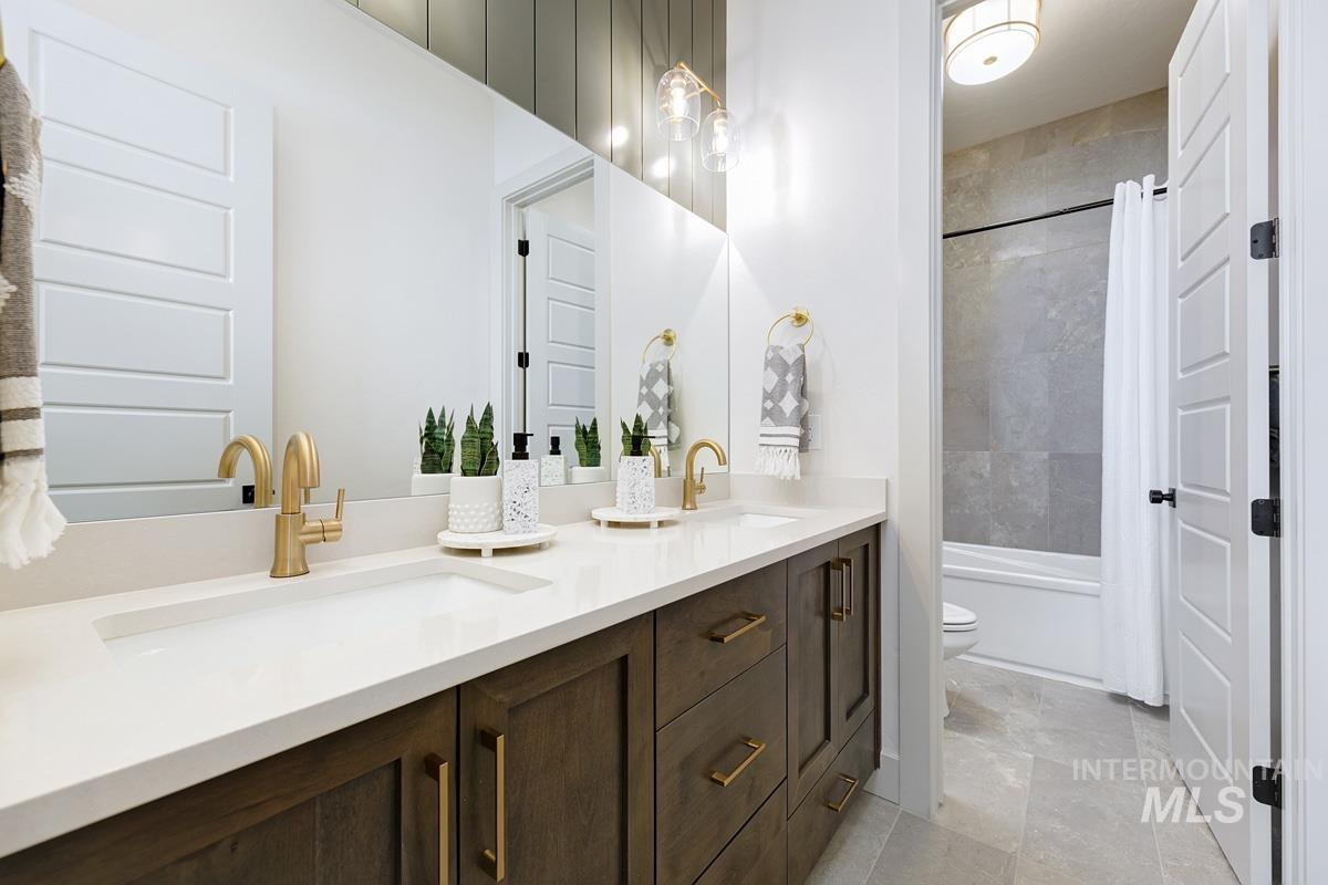 7051 Saddle Bred Way, Star, Idaho 83669, 3 Bedrooms, 2.5 Bathrooms, Residential Income For Sale, Price $1,399,900,MLS 98962608