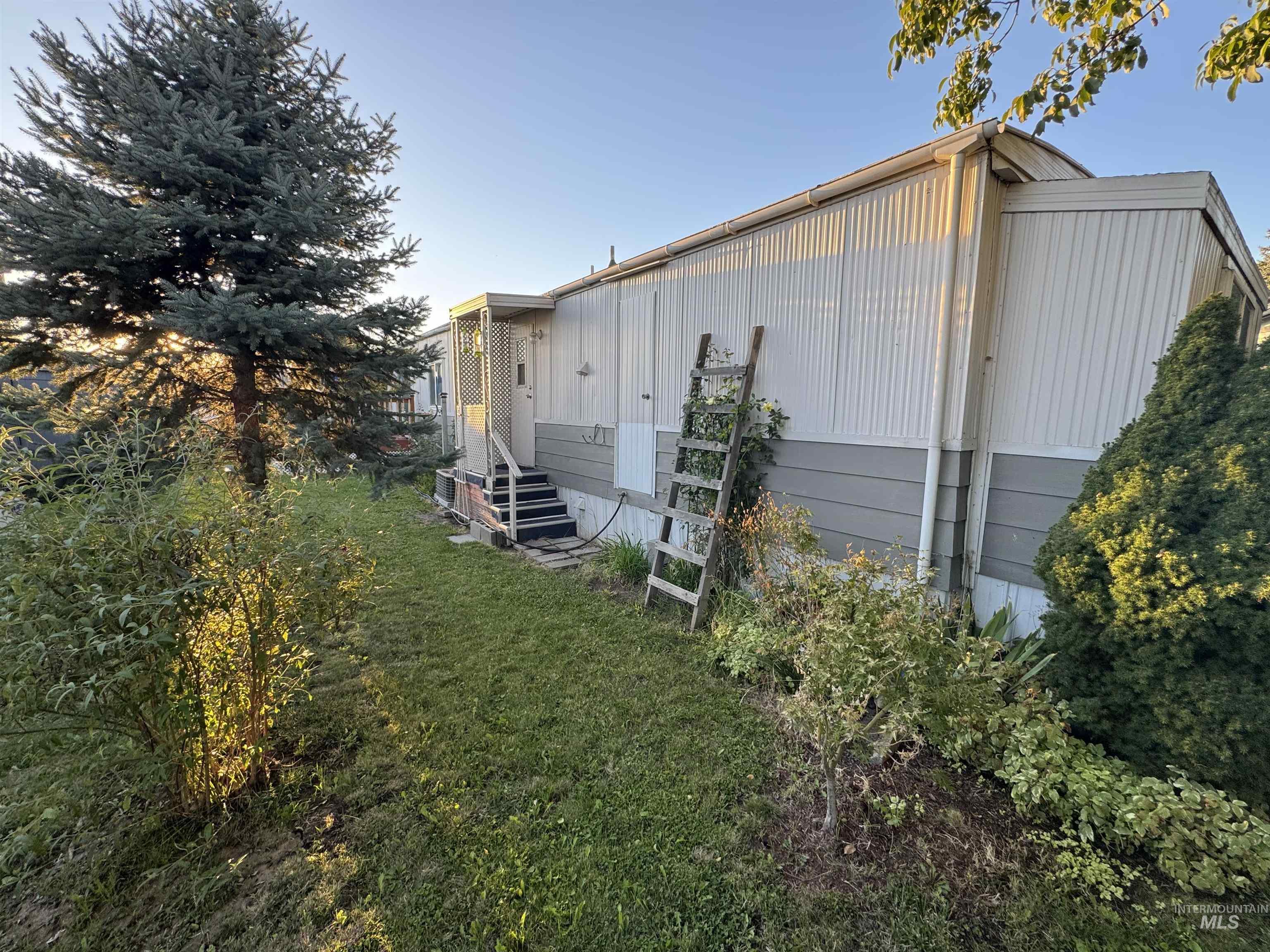 2015 6TH AVE, Clarkston, Washington 99403, 3 Bedrooms, 2 Bathrooms, Residential For Sale, Price $69,500,MLS 98962618