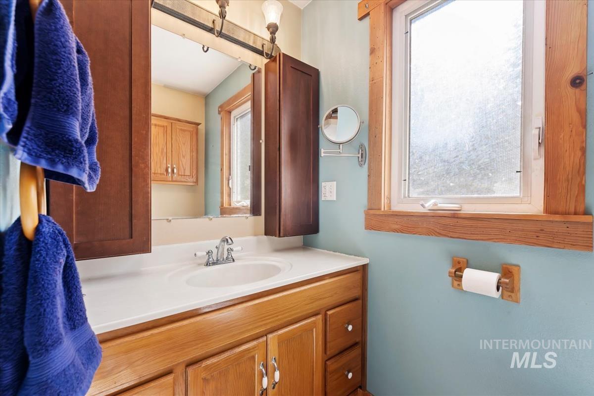 69 Scriver Bluff Rd, Garden Valley, Idaho 83622, 3 Bedrooms, 3 Bathrooms, Residential For Sale, Price $910,000,MLS 98962669