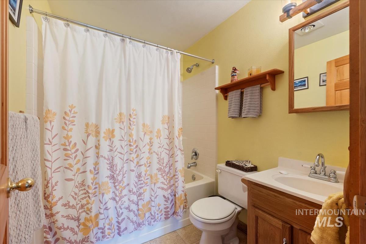 69 Scriver Bluff Rd, Garden Valley, Idaho 83622, 3 Bedrooms, 3 Bathrooms, Residential For Sale, Price $910,000,MLS 98962669